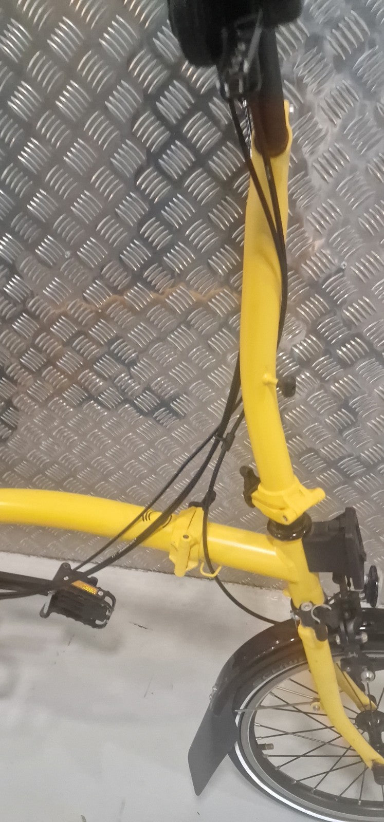 Brompton C Line 6 Speed. Bumblebee Yellow Low co$t world🌎 Postage📦🛫📮.
