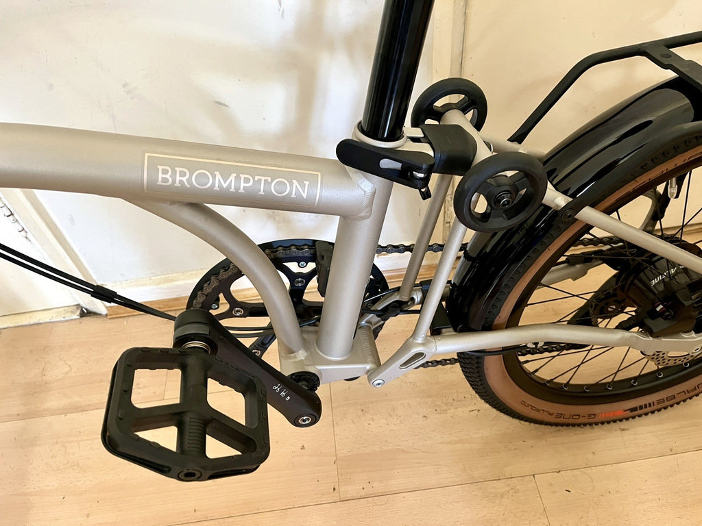Brompton G-Line Traildust White w Mudguards and Rack, 8 Speed, 2025 L