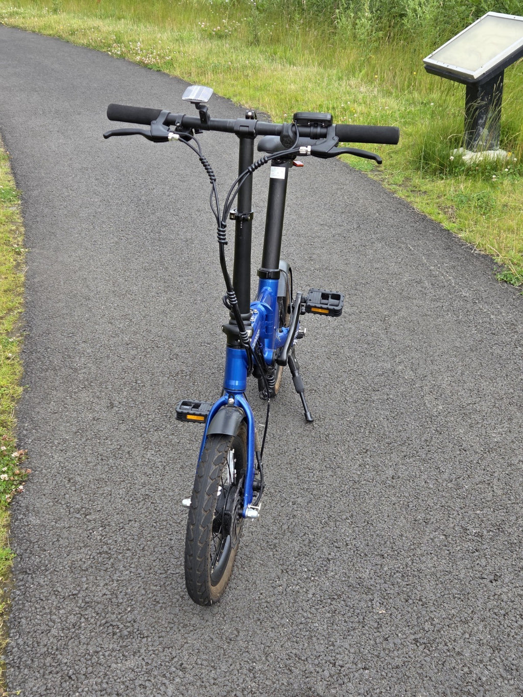 Perry Hopper Folding Bike 16in Blue/Black, Disc Brakes, Foldable, Mudguards