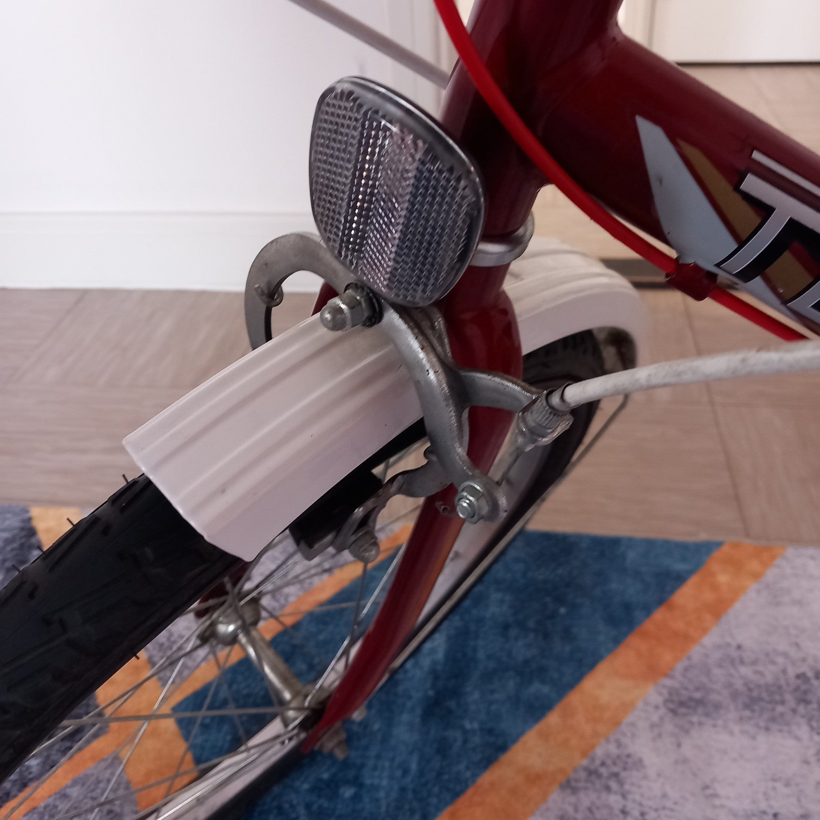 Technix Retro Folding Bike Red/White/Crome. Mudguards. Kickstand. Reflectors