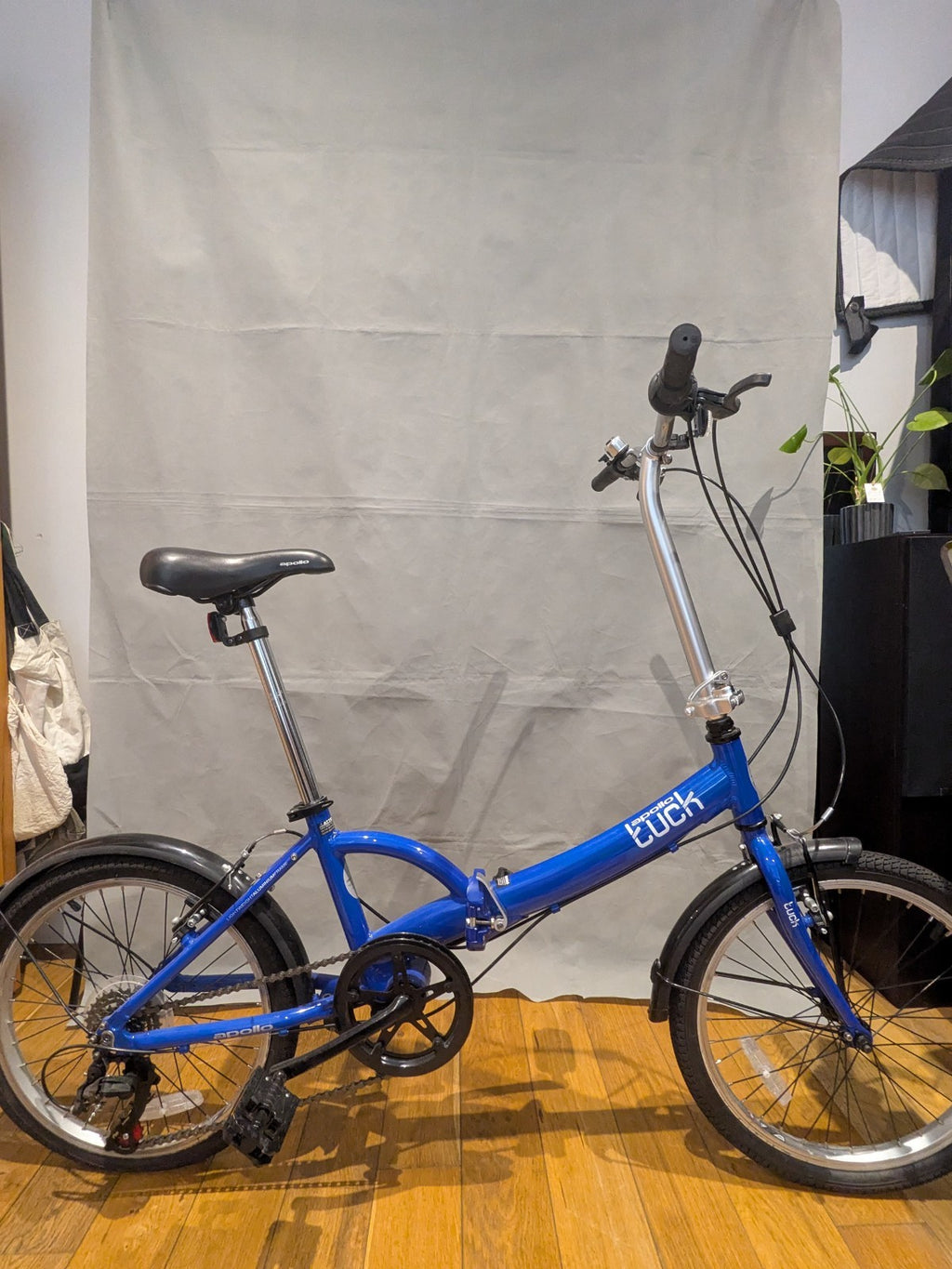 Lightweight Apollo Tuck Folding Bike - 20 in wheels - Blue - New