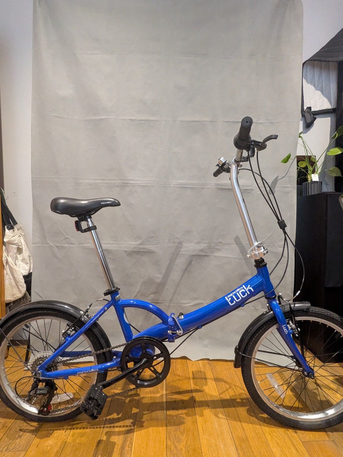 Lightweight Apollo Tuck Folding Bike - 20 in wheels - Blue - New