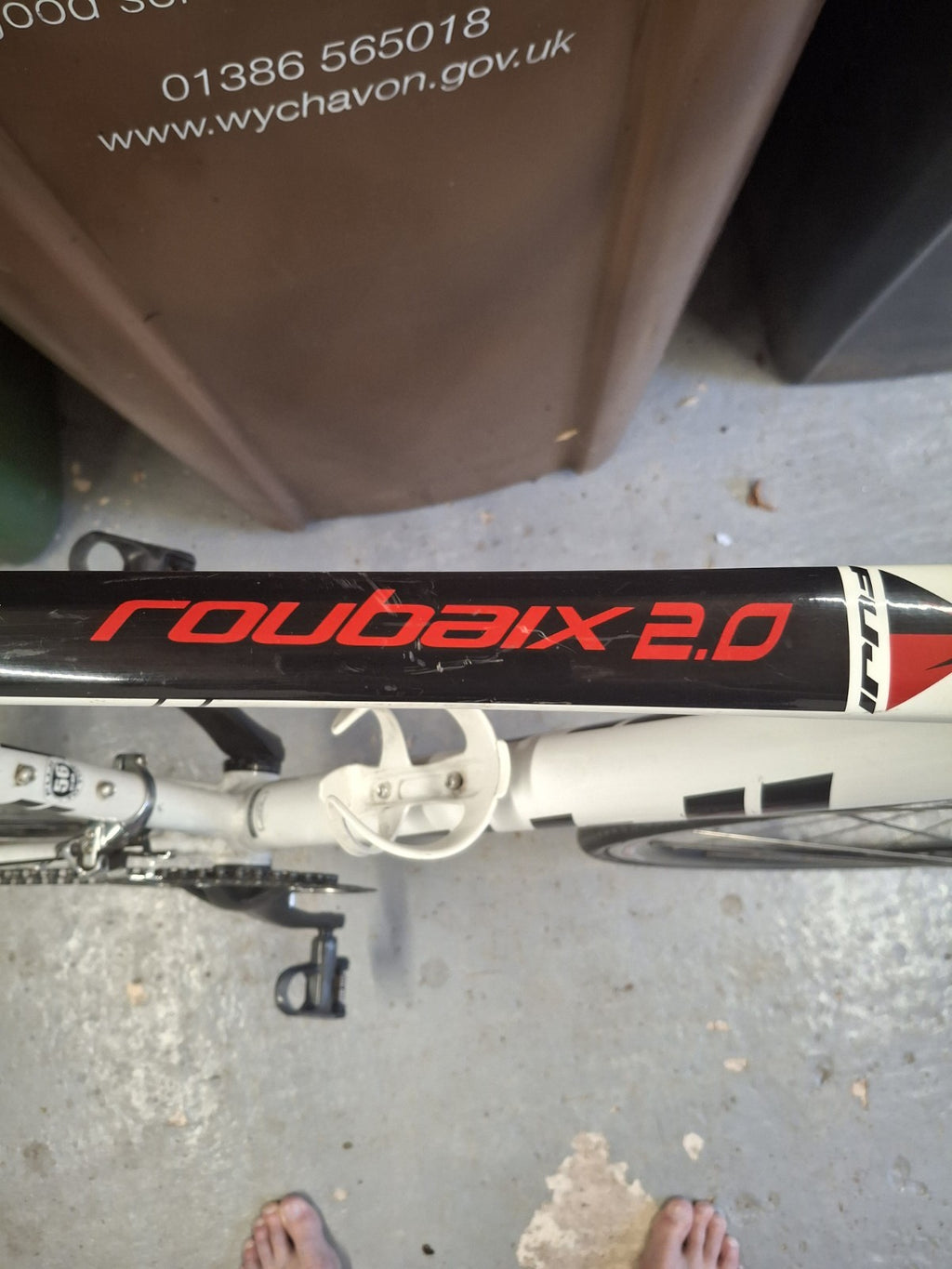 Fuji Mans Road Bike With Turbo Trainer And Pair Of Shoes Size 9