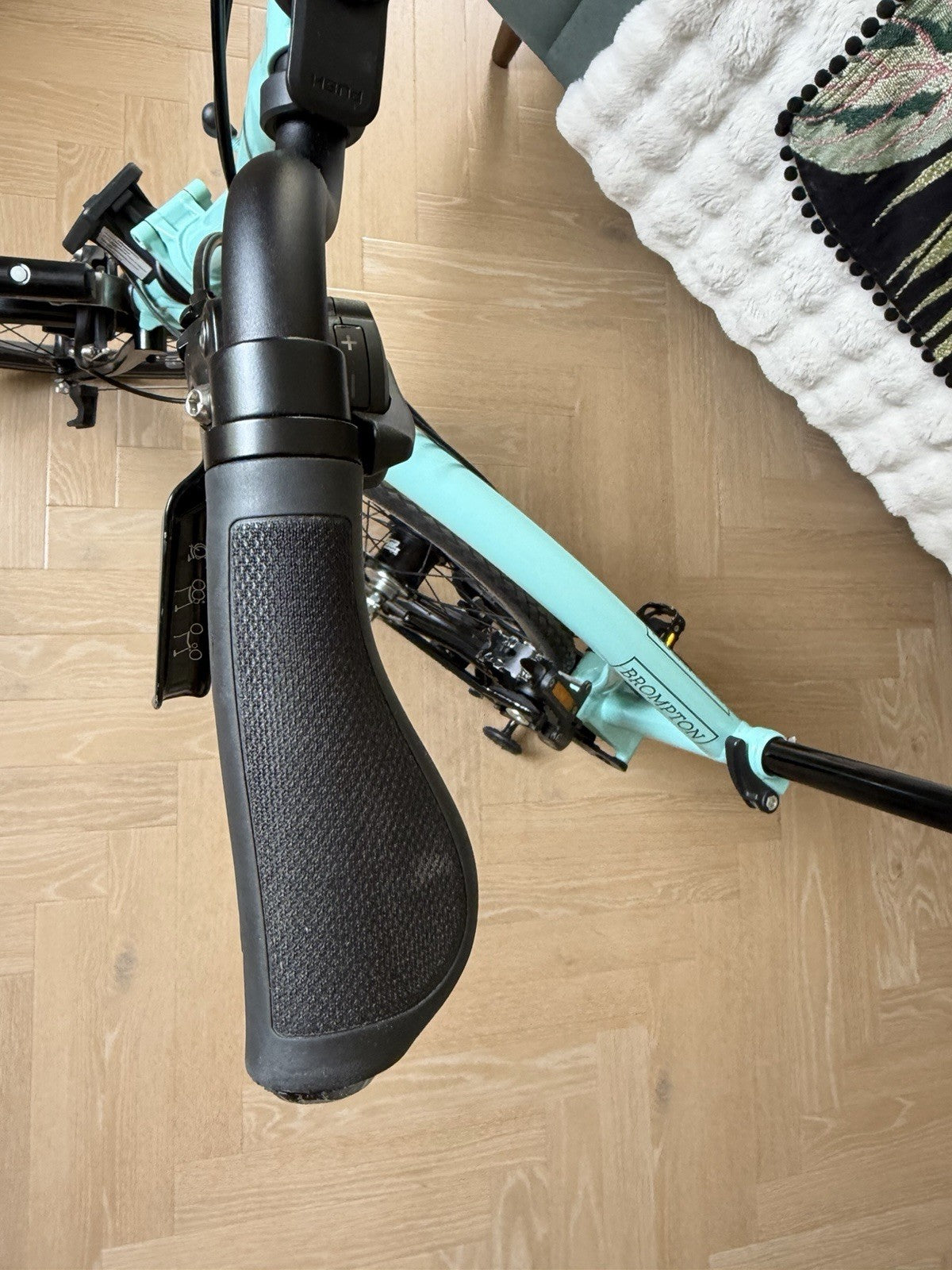 Brompton M6L Superlight — Turkish Green/Black Edition with battery lighting