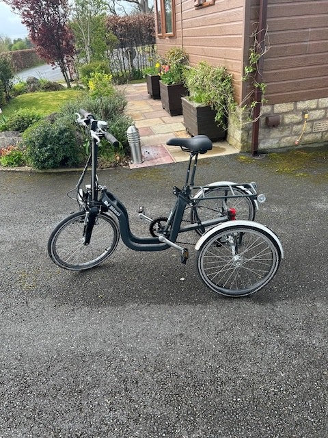 Di Blasi R32 Adult Folding Tricycles ( two number) will seperate.
