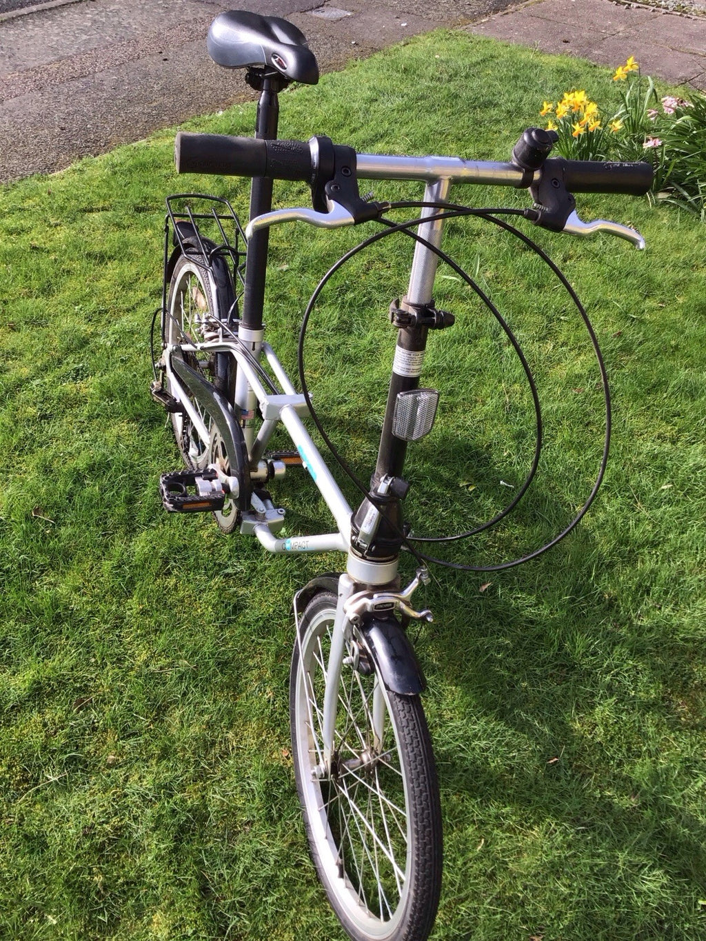 Adult folding bike for sale, unisex made by Dahon. In good condition.