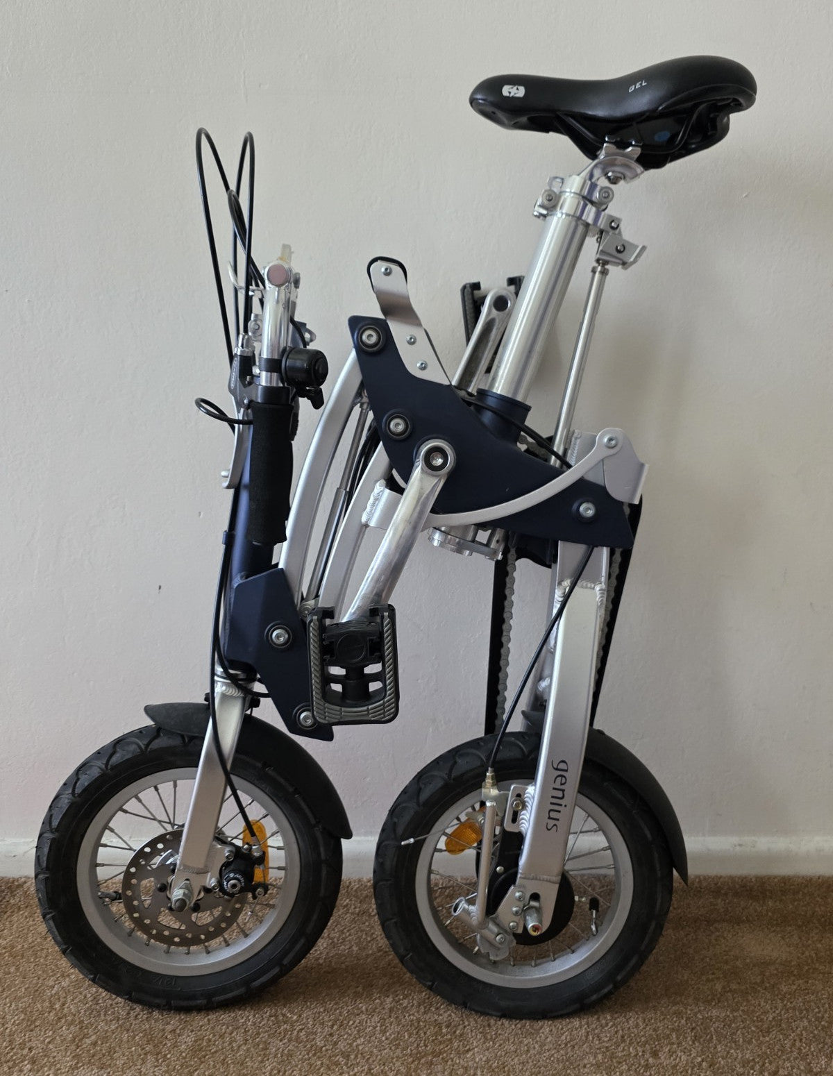 Mobiky Genius Folding Bike 16in Aluminium 1-Speed Mechanical Disc, Silver/Black