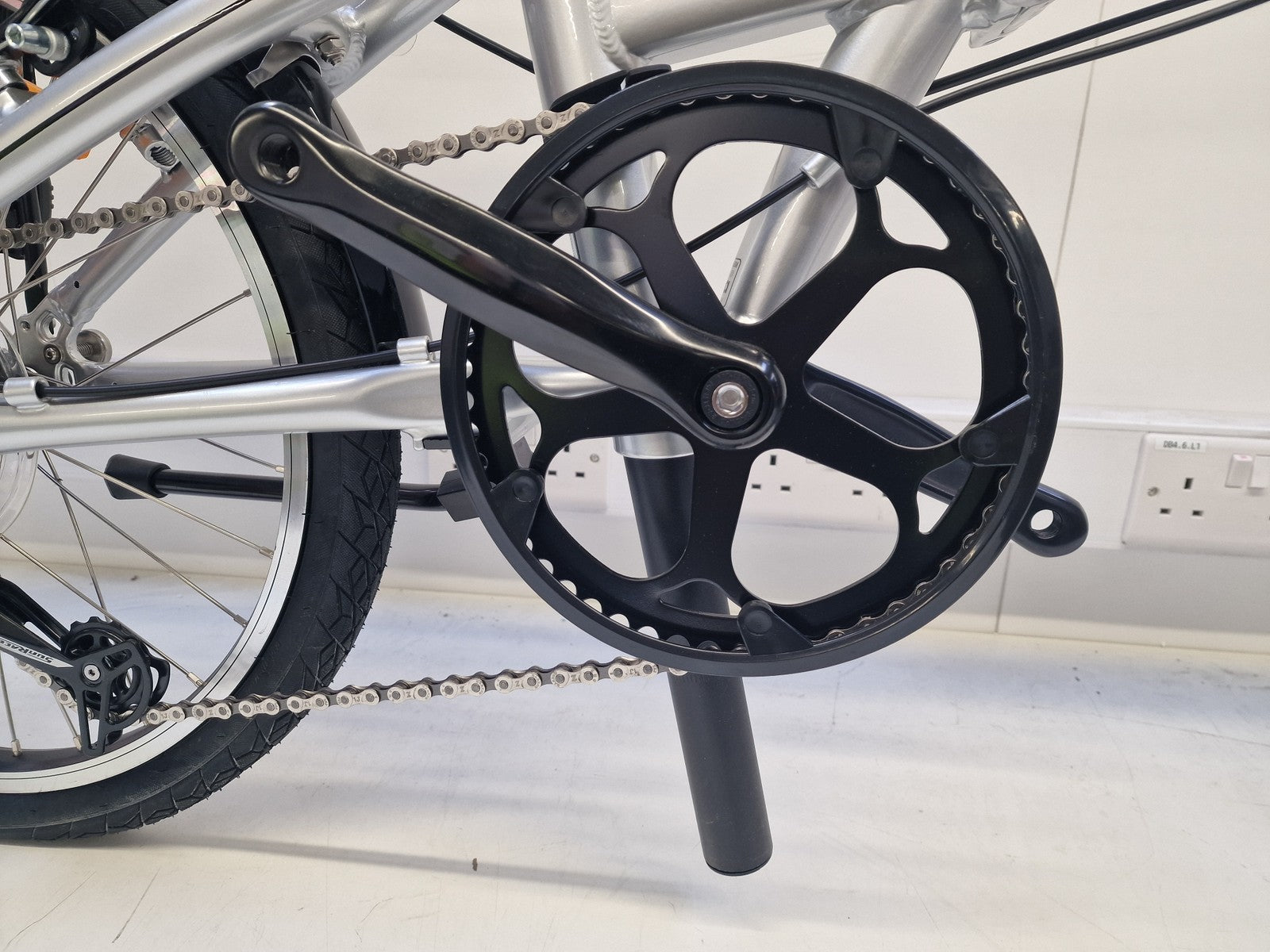 Dahon Mariner D8 8-Speed 20" Wheel Lightweight Alloy Folding Bike - Silver A