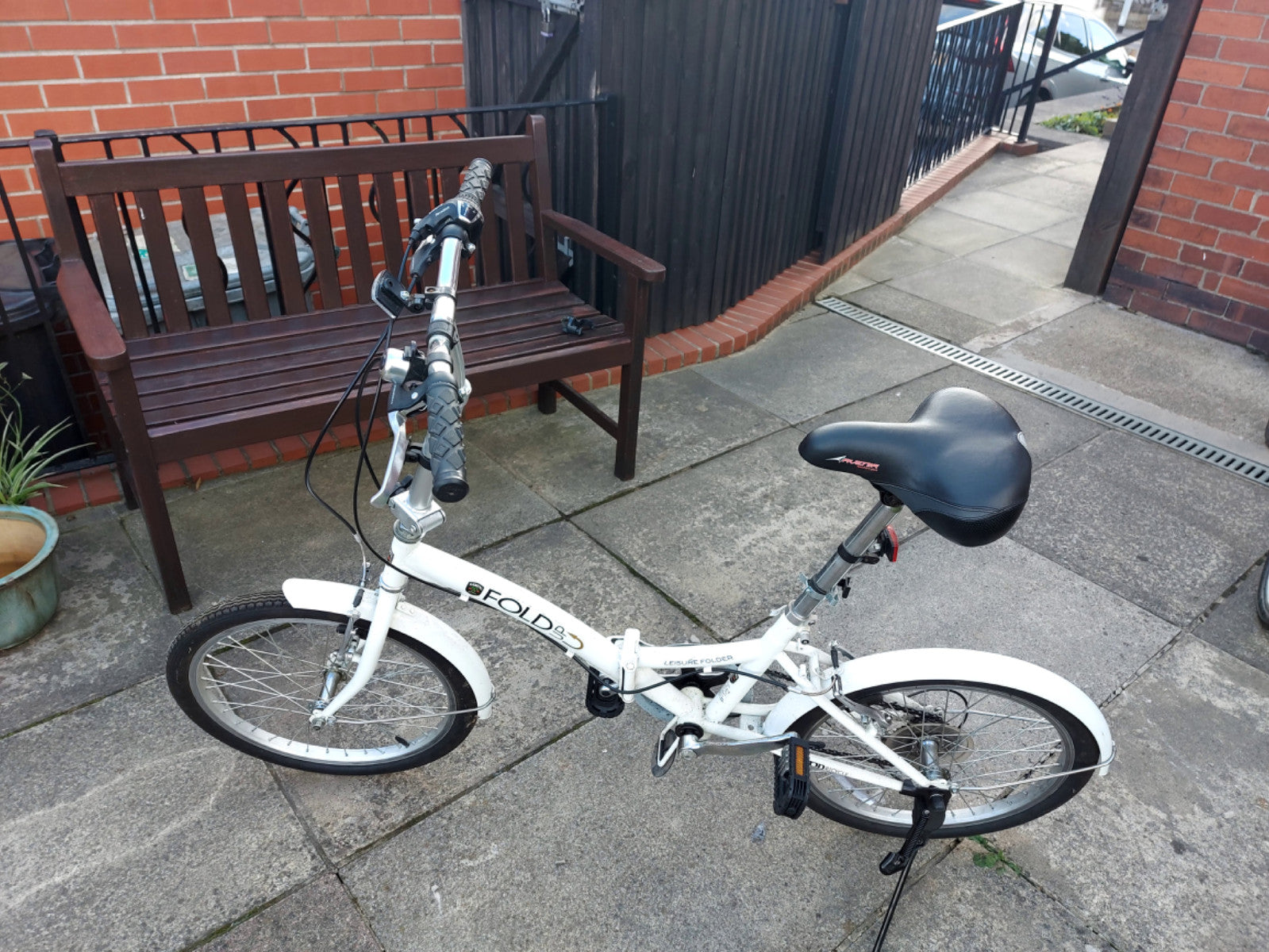 Saxon FoldUp Leisure Folding White Bike 20” Wheels. Avenir Comfort Plus Saddle.