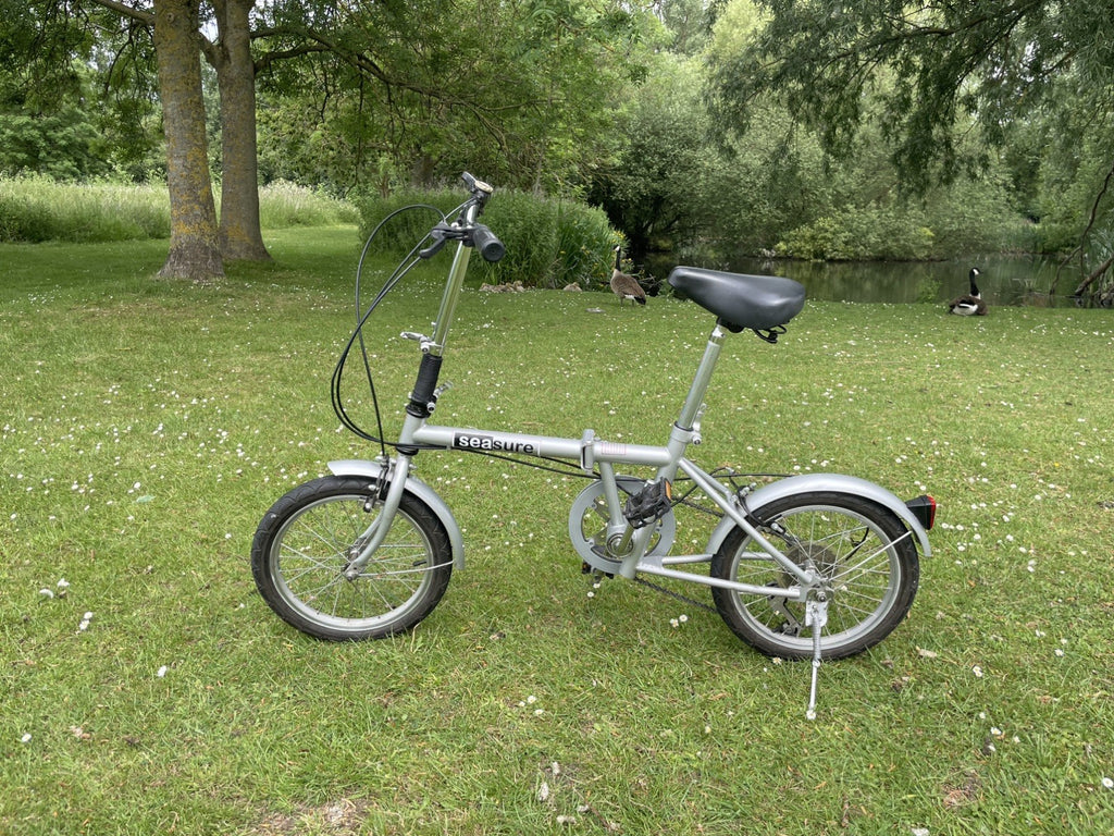 Folding Bike “ Sea Sure “ Excellent Condition 6 Speed Hardly Used With Carry Bag