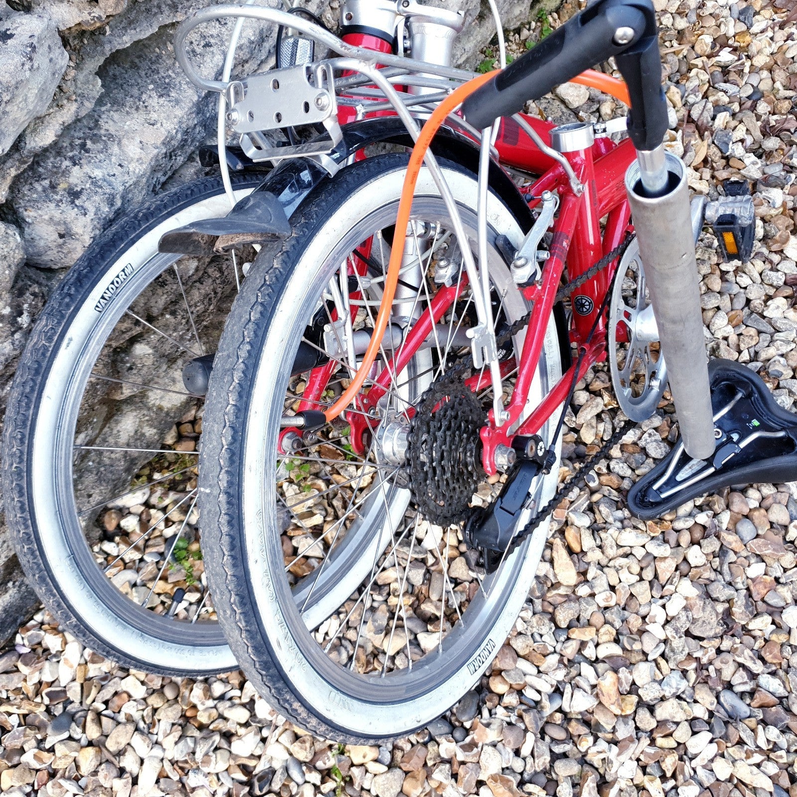 Dahon Speed D7 with pump in the Seatpost. 7 speed rapid rise gears.