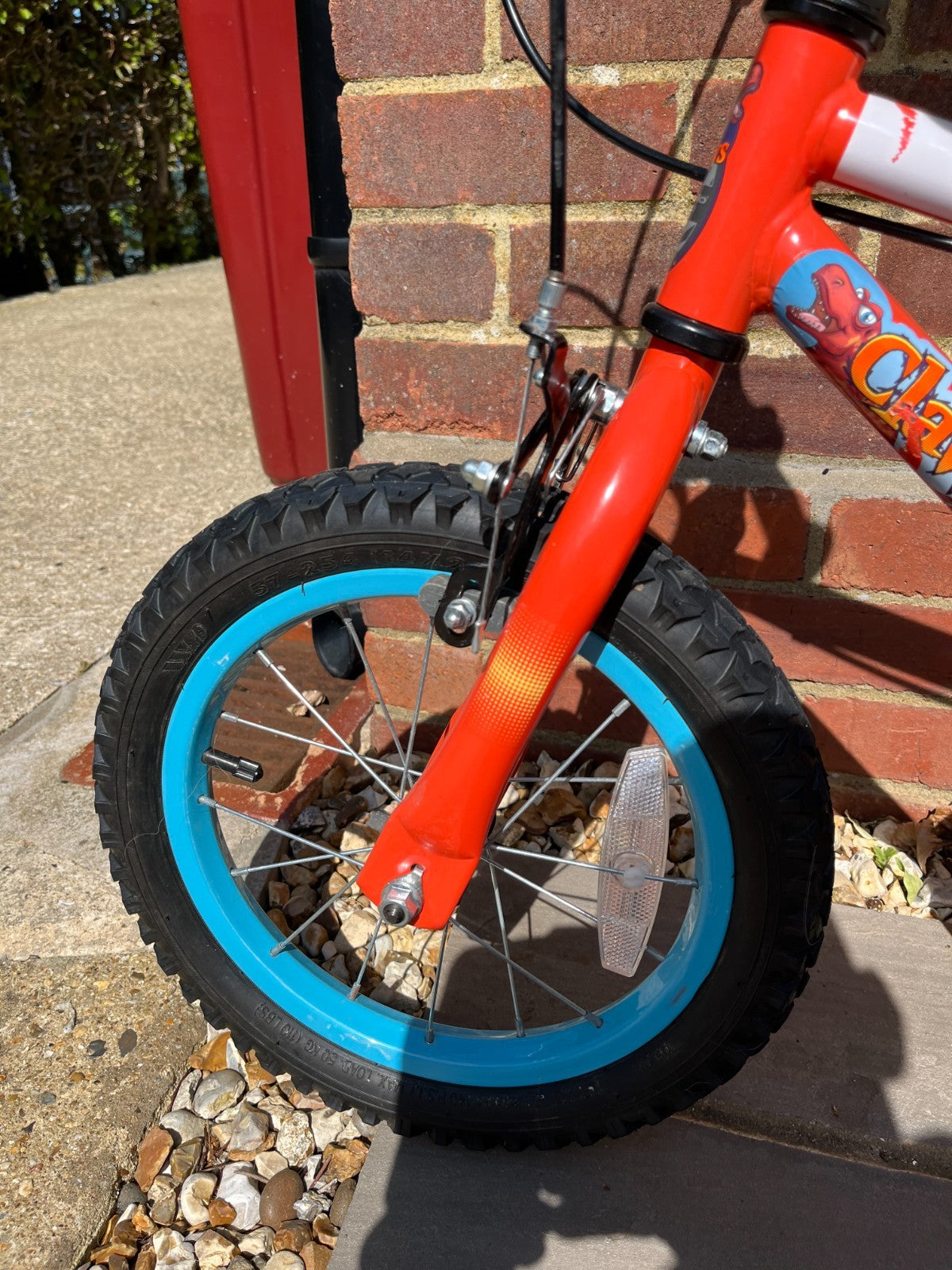 Apollo Claws 14" bike. Clean condition + folding stabilisers!