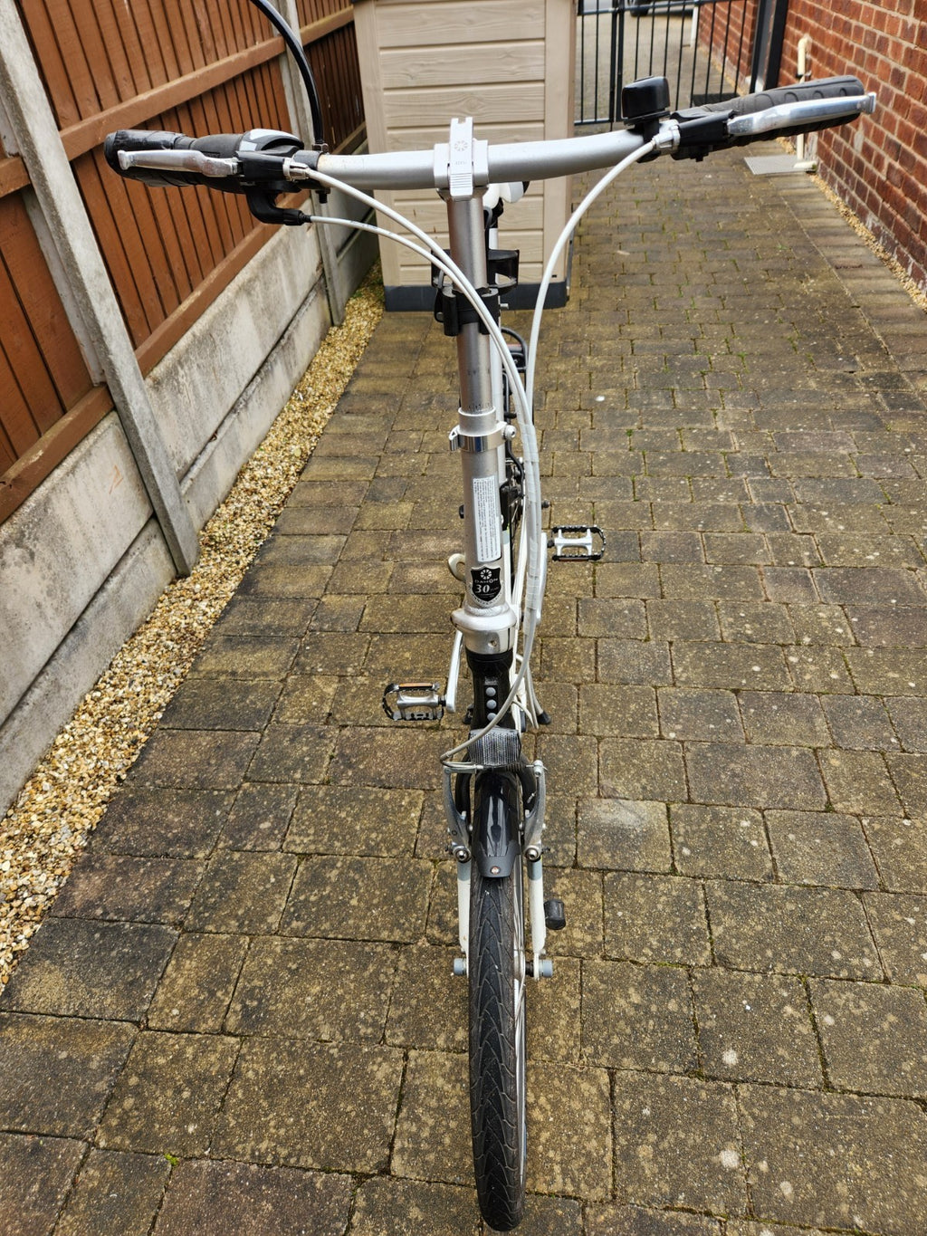 DAHON CAIO D7 FOLDING BIKE In SHINY WHITE. 20 Inch Wheels Great Condition