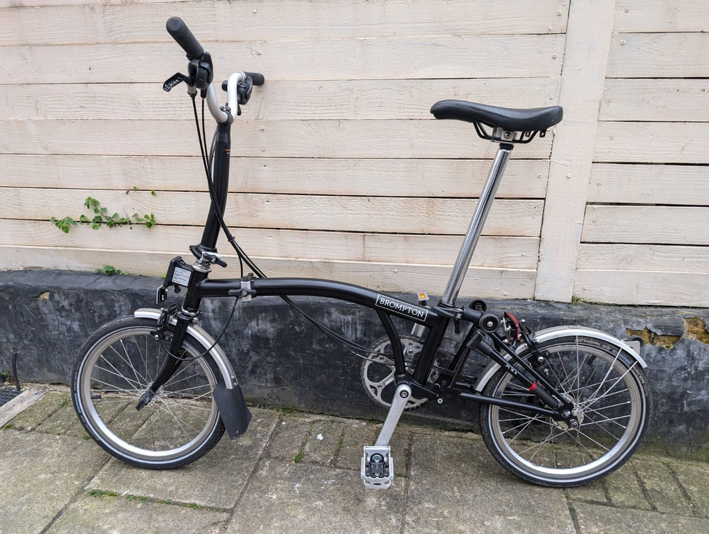 Brompton C Line mid 6 Speed M6L Folding bicycle in Black -used recently serviced