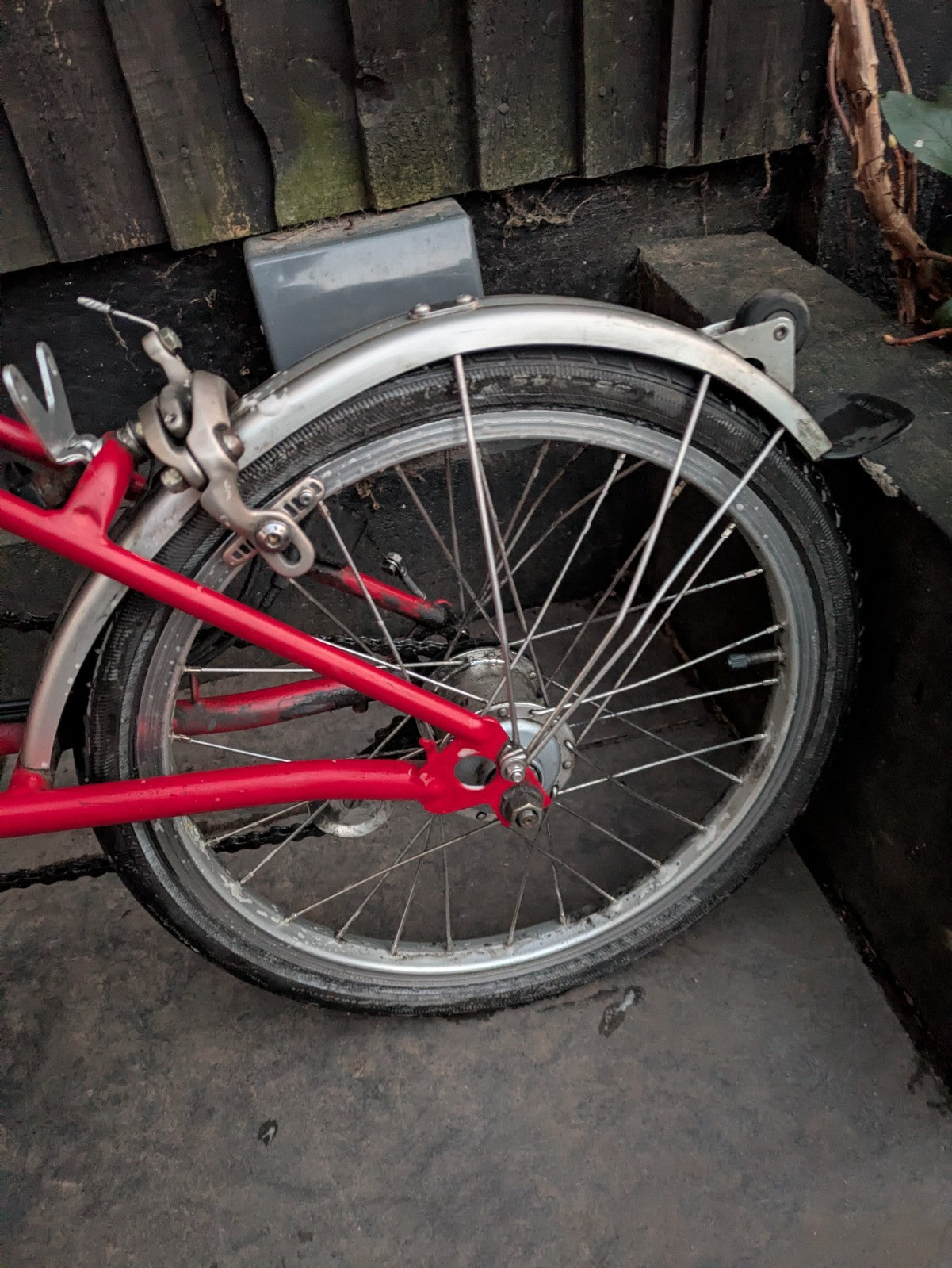 Brompton - 3 gears - Red - Good condition and smooth ride