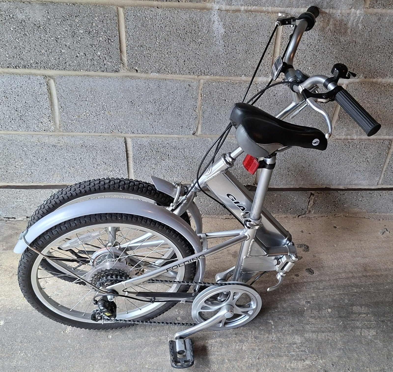 GIANT HALFWAY FOLDING BIKE – 6 Speed, 20" Wheels - Lightweight Aluminium Frame