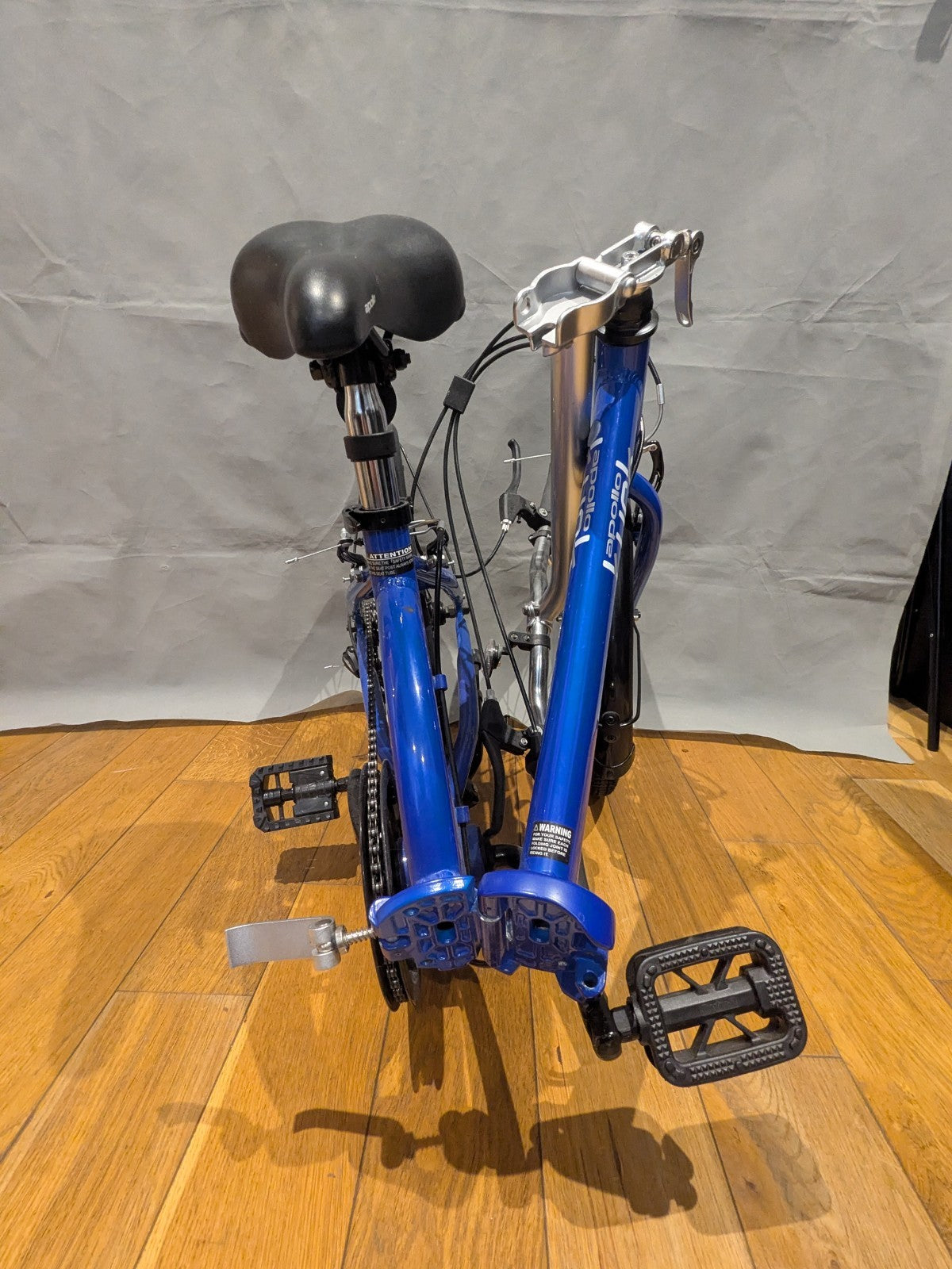 Lightweight Apollo Tuck Folding Bike - 20 in wheels - Blue - New