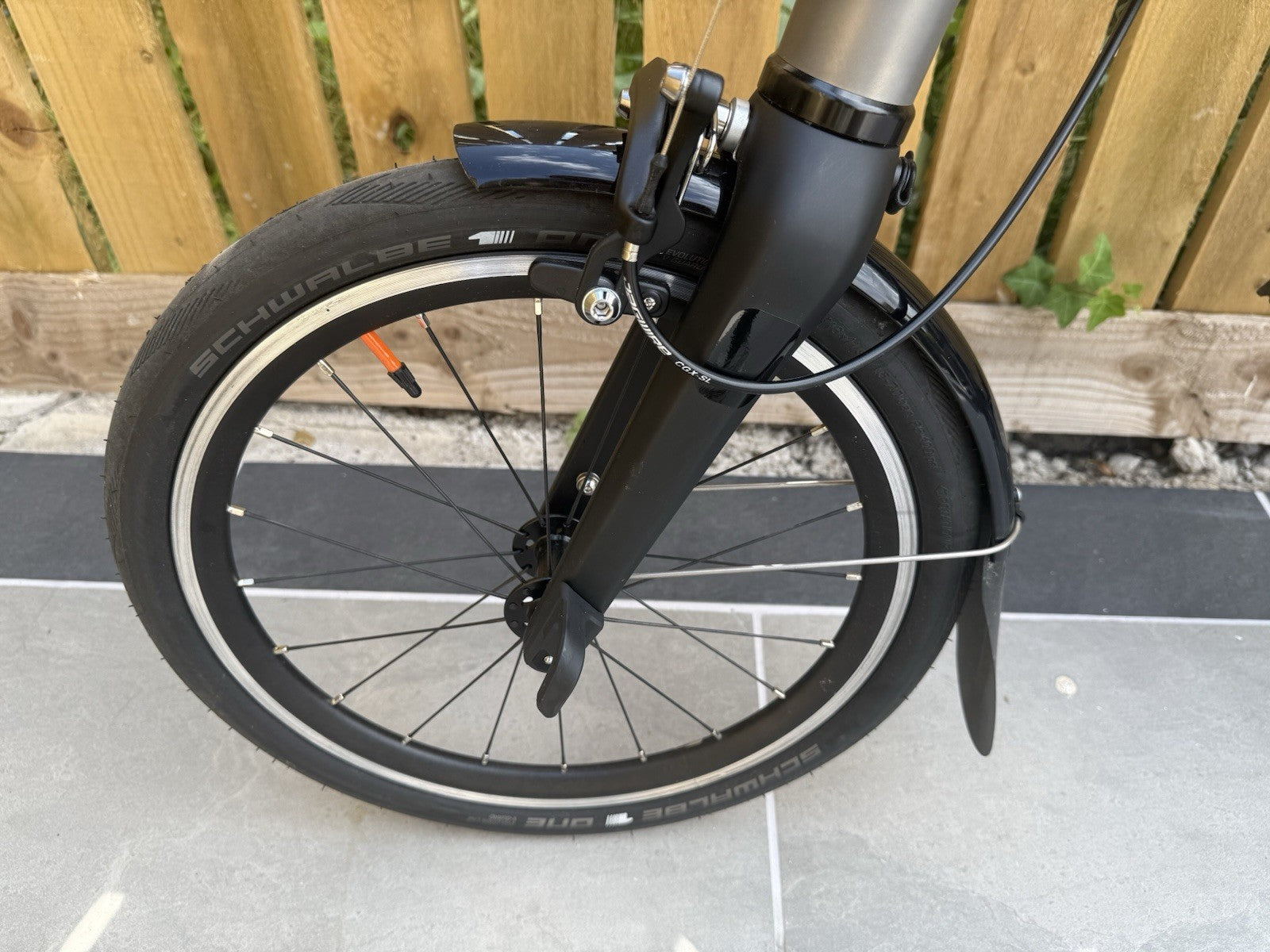 Bromton T LINE 12 SPEED MY24/MID, used 20-30 times, light scratch on mudguard.