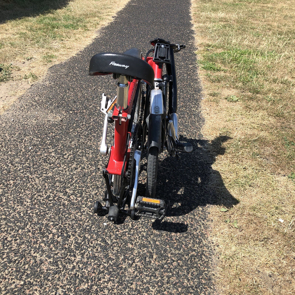 Brompton Folding Bike 3 speed in great Condition, Striking Red colour.