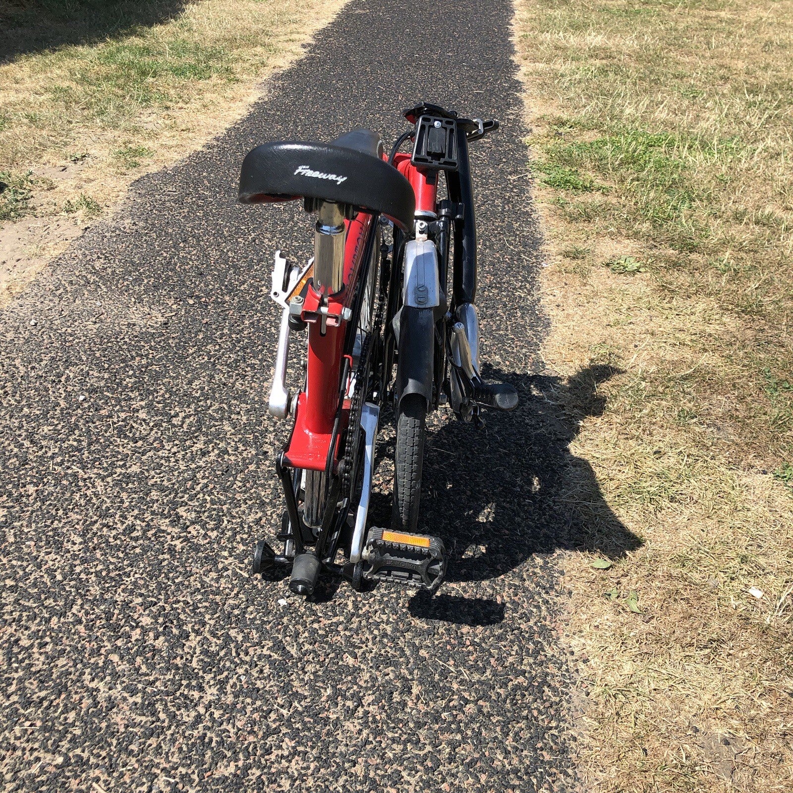 Brompton Folding Bike 3 speed in great Condition, Striking Red colour.
