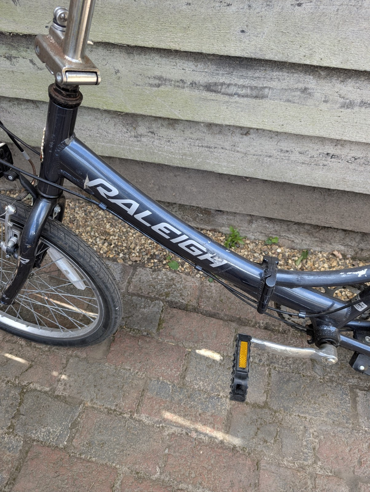 Raleigh Evo 7sp Folding Bike Aluminum Frame, 20" Wheels, 7-Speed with Revo Grip