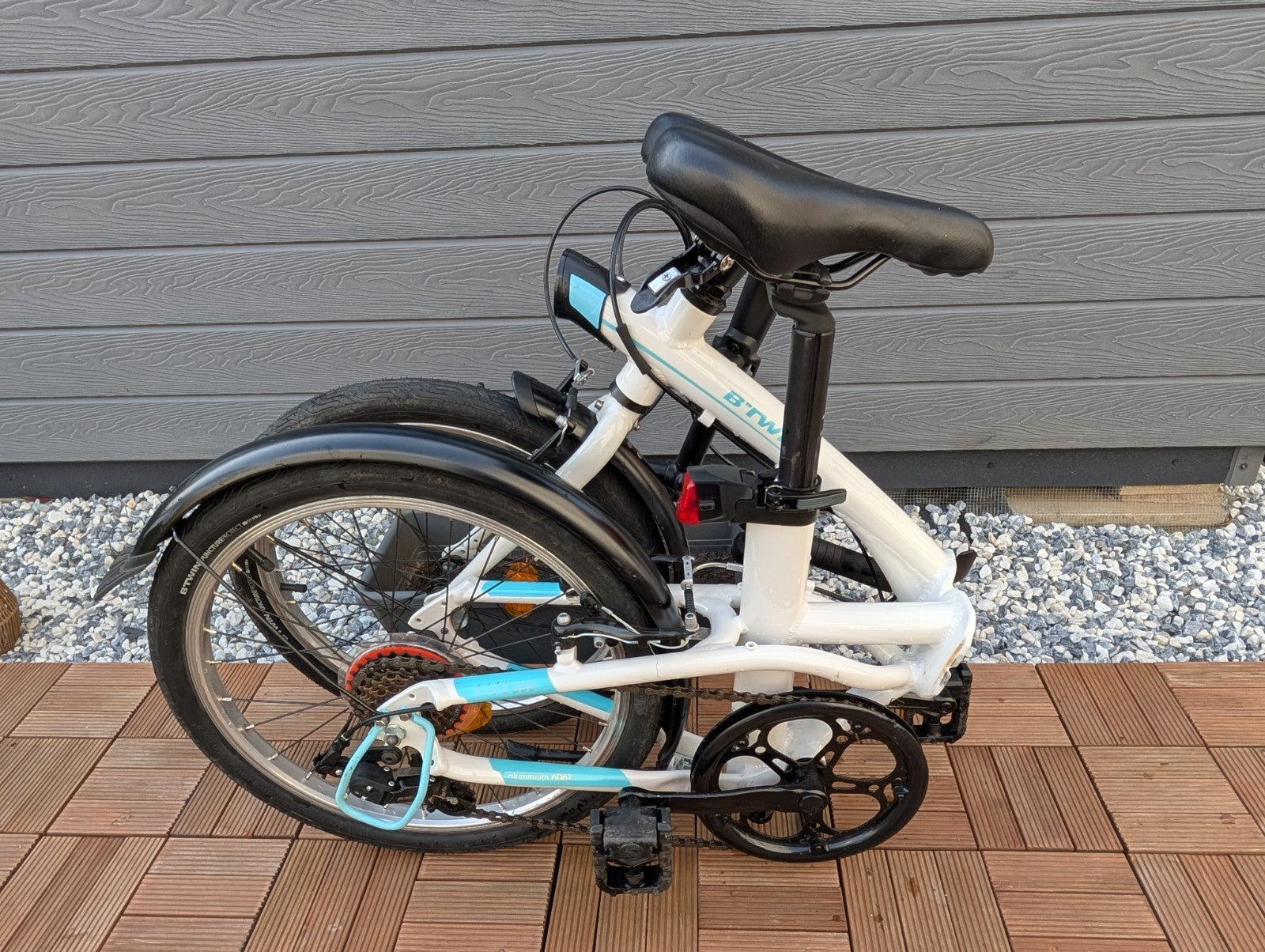Decathlon B’TWIN Tilt 500 Folding Bike – White & Blue – Great Condition