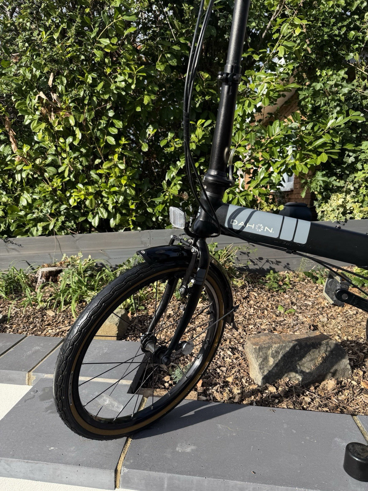 DAHON Vitesse 20in Folding Bike Black/Grey 7-Speed Aluminium V-Brake Mudguards