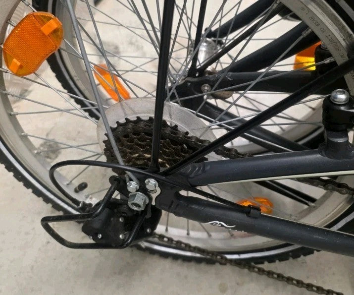 "Classic" folding bike/lightweight (14.2kg)/ Shimano gears/mudguards