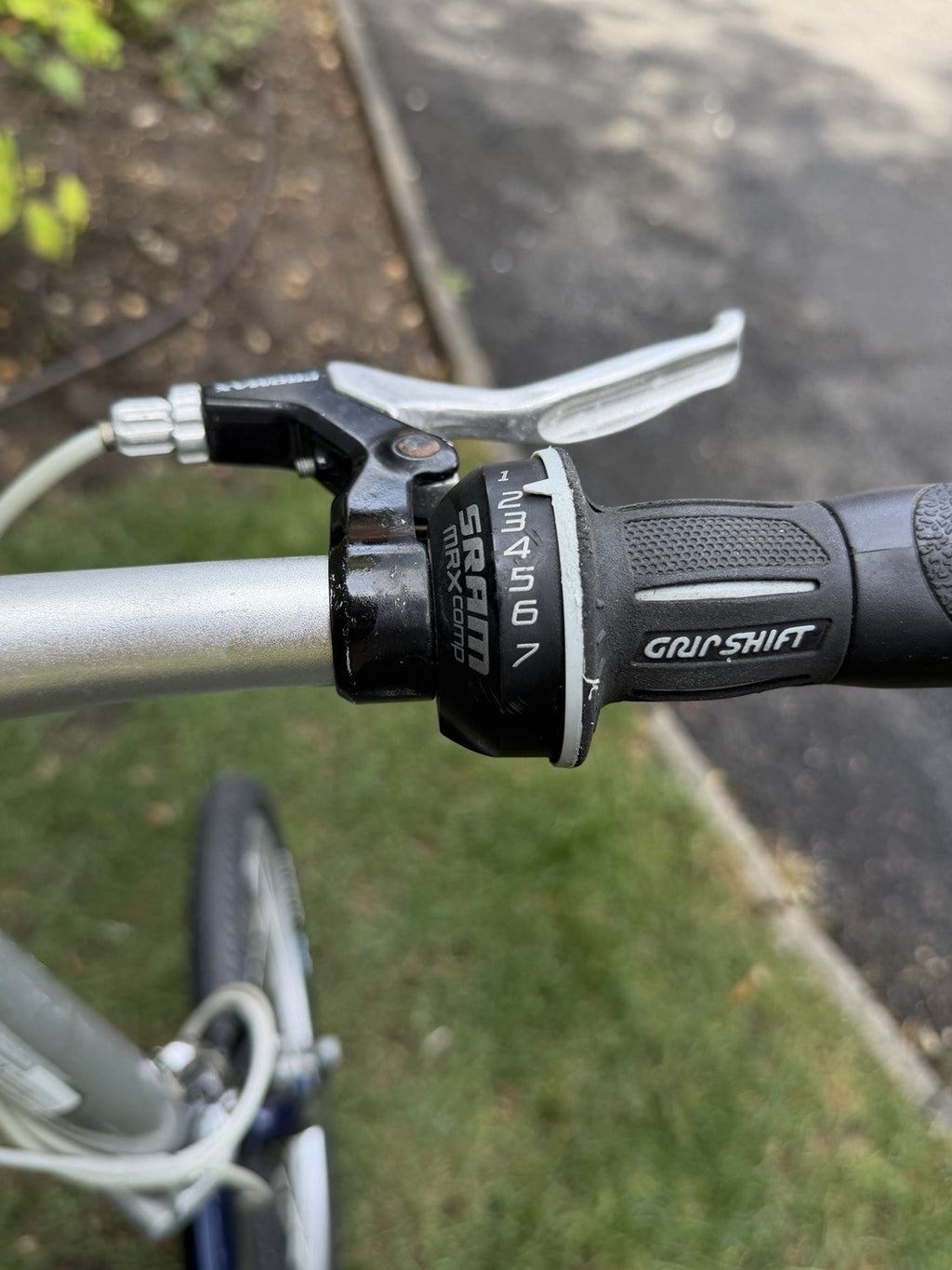 Dahon Speed D7 Folding Bike 7-Speed SRAM Grip Shift