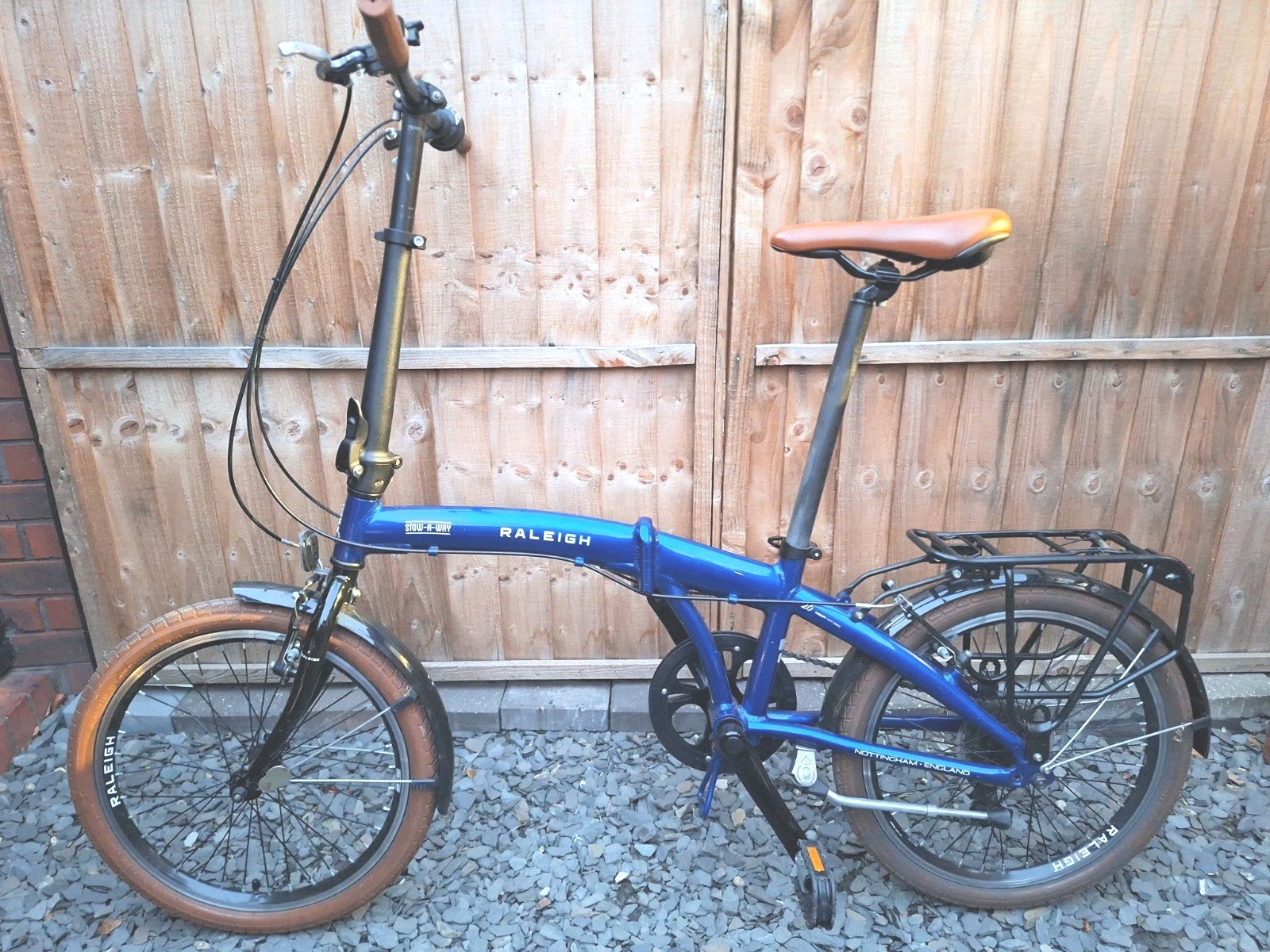 Raleigh Stowaway Folding Bike Unisex 7-Speed Hybrid Bicycle Blue  Mudgaurds Rack
