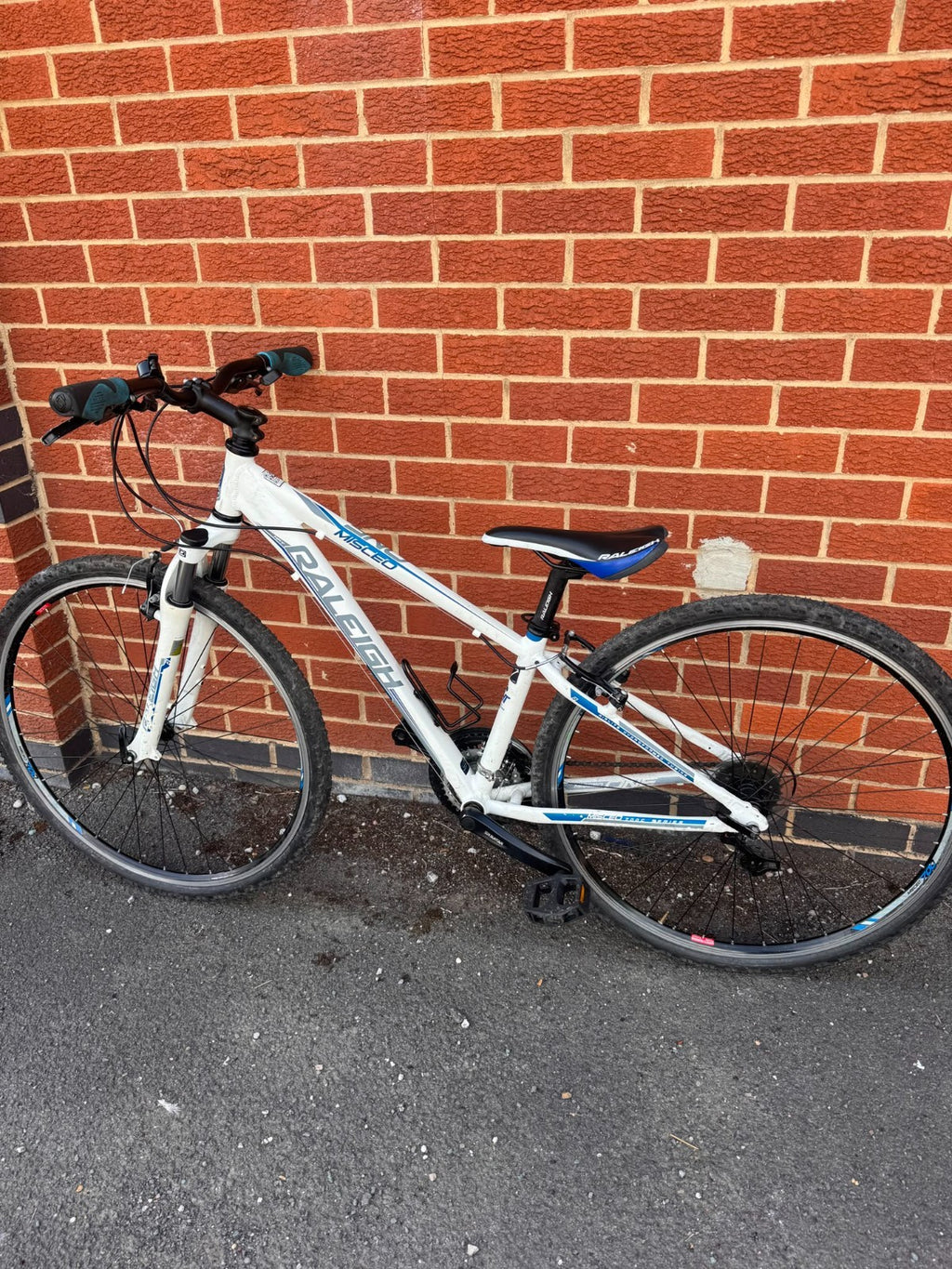 Raleigh Misceo One Men's 700c Suspension Hybrid Bike 14" Frame (1)