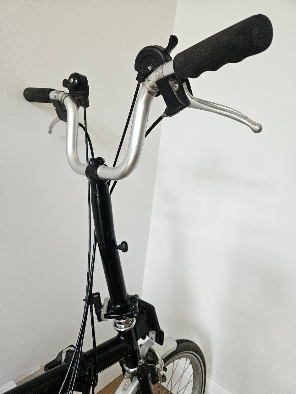 Brompton M6L Folding Bike - Black - 6 gears.