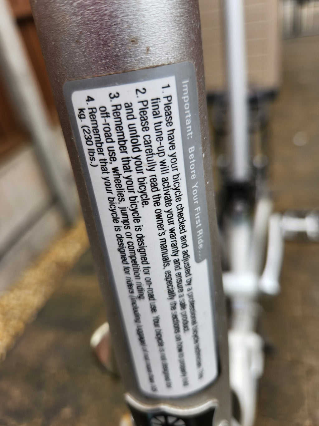 DAHON CAIO D7 FOLDING BIKE In SHINY WHITE. 20 Inch Wheels Great Condition