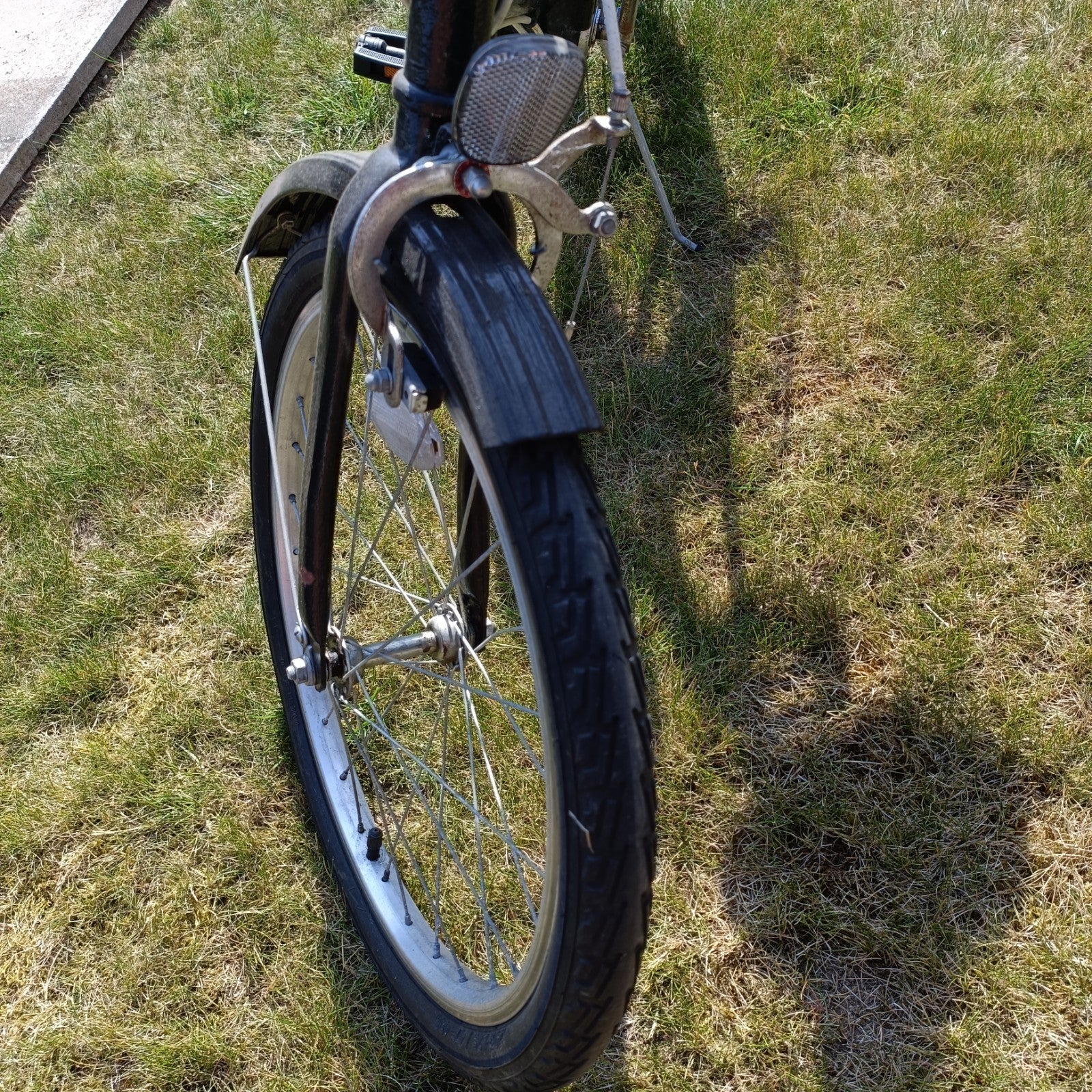 Folding Bicycle, Adults size 20 inch wheels condition used. Collection only!