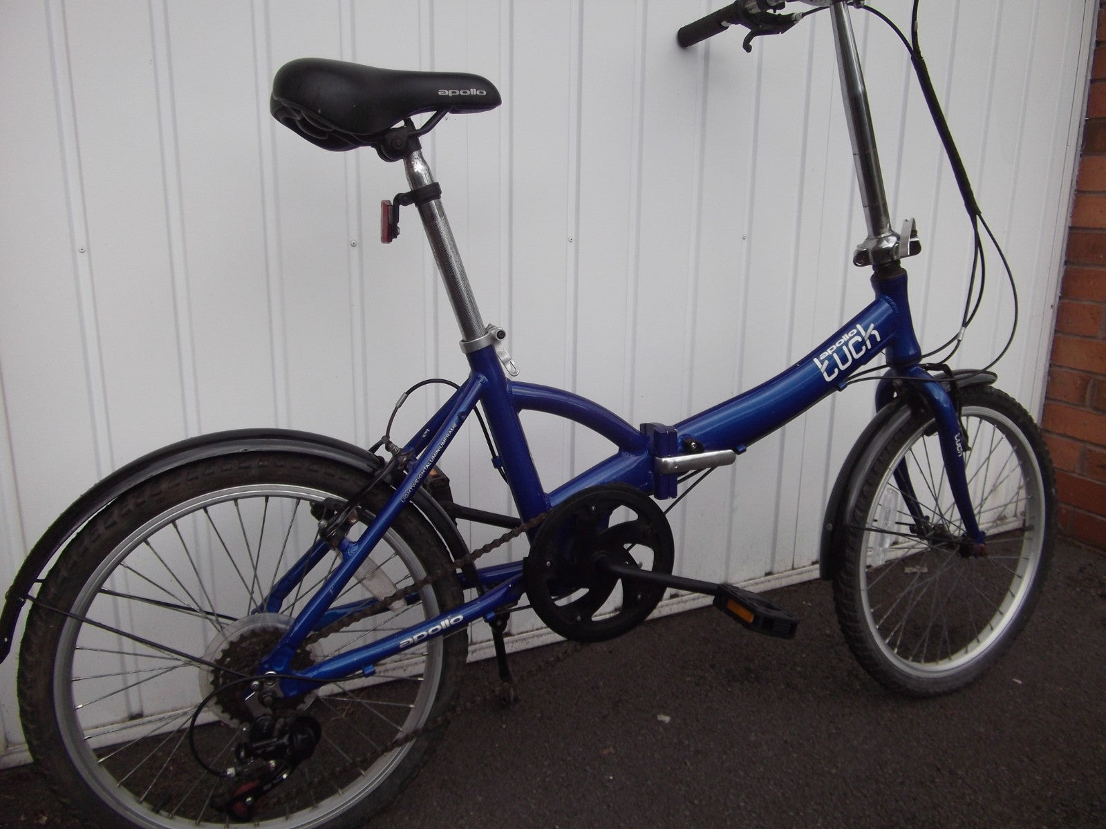 Apollo Tuck Folding Bike 20in Blue 6-Speed V-Brake Kickstand