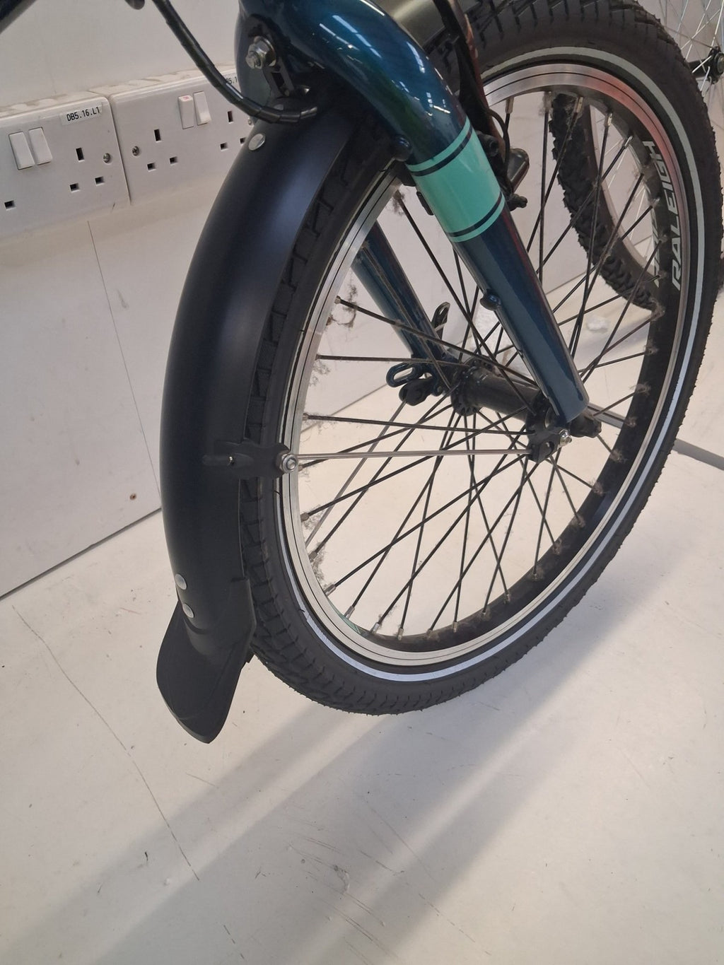 Raleigh 2019 Evo Alloy Folding Bike 20" Wheel Blue Green (Scratch/No Battery)