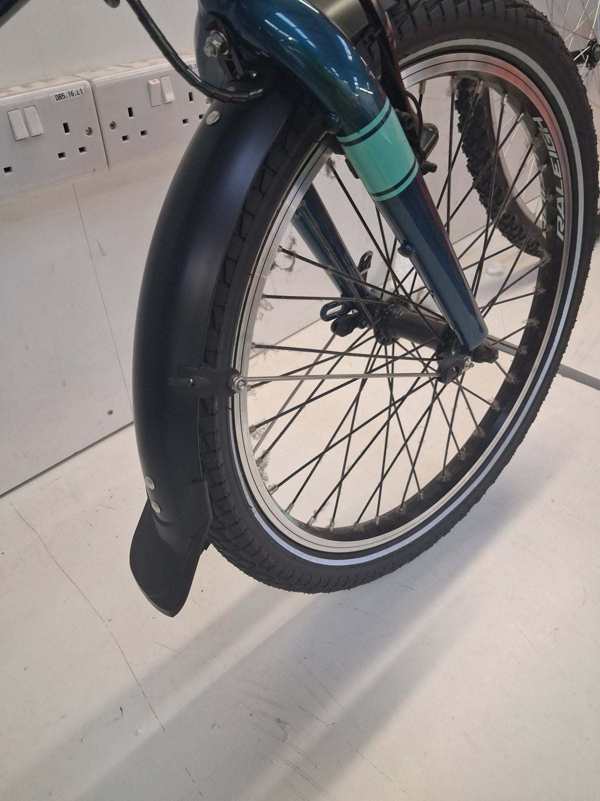 Raleigh 2019 Evo Alloy Folding Bike 20" Wheel Blue Green (Scratch/No Battery)