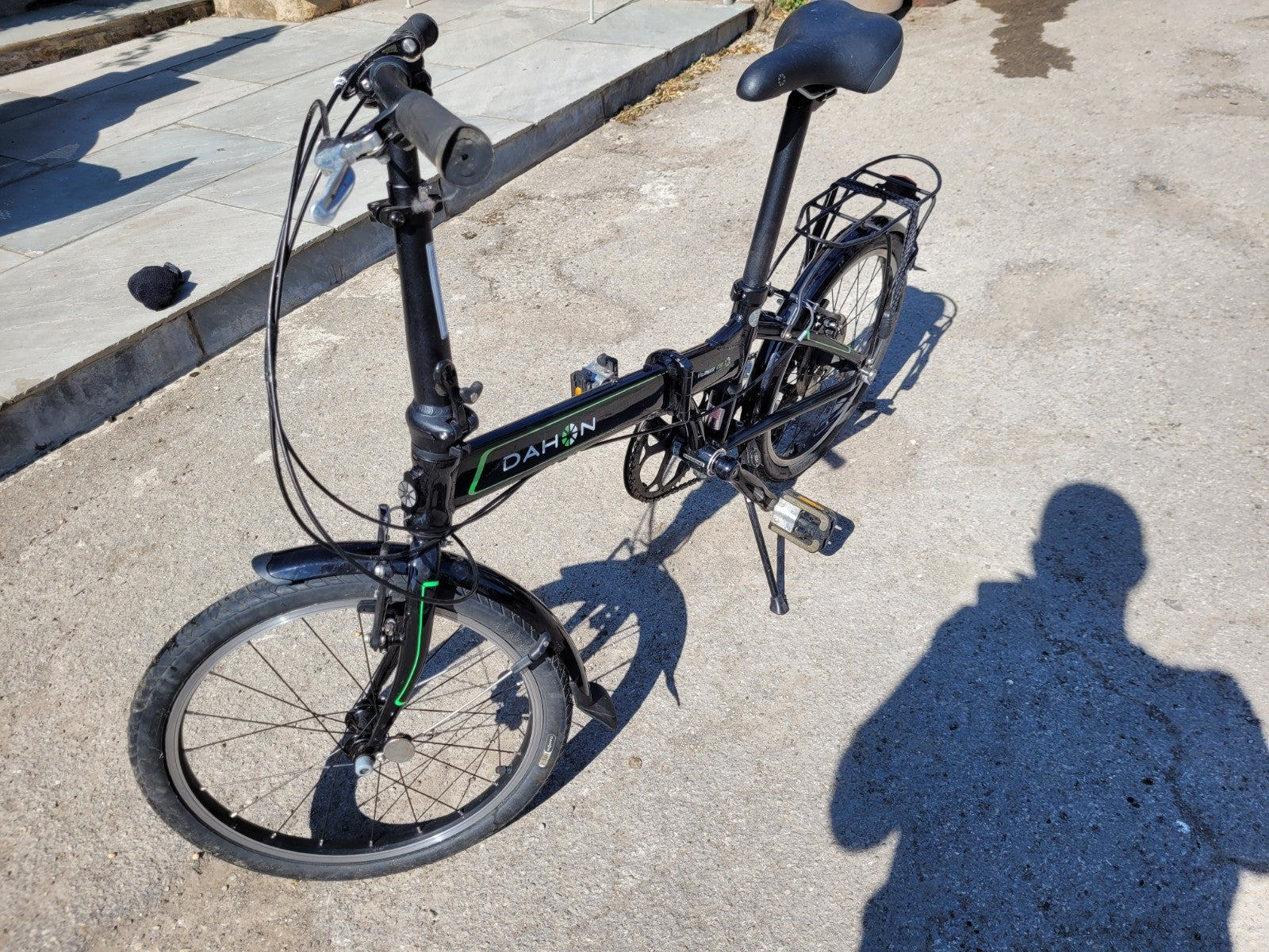 Dahon Vitesse D8 Folding Bike. Black with black  20" Wheels.