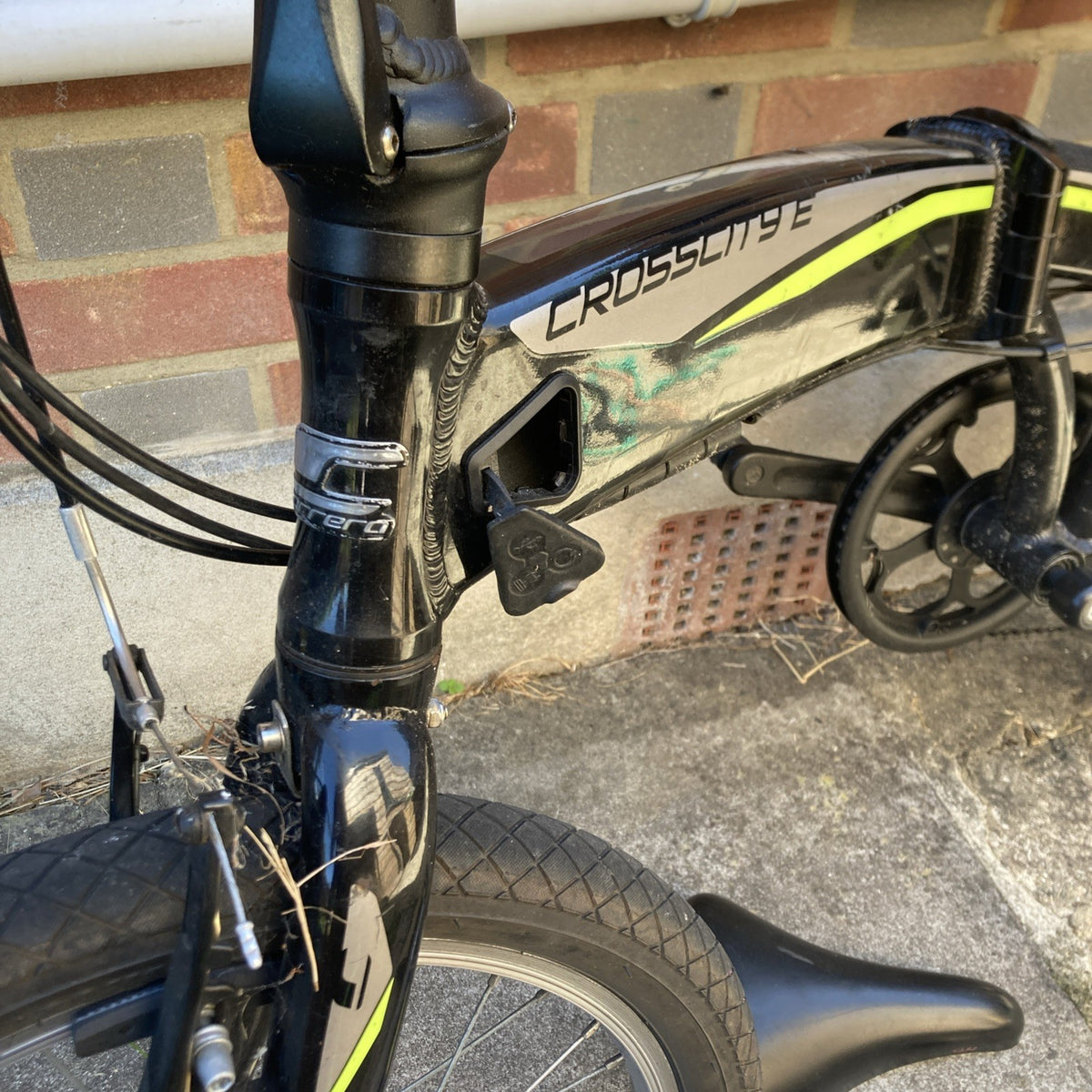 Carrera Crosscity 20in Folding Bike