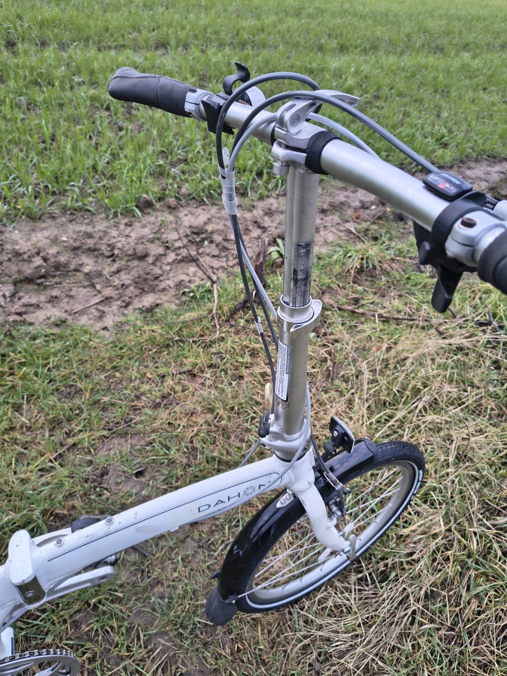 Dahon Mu P8 Folding Bike Cycle White Aluminium Frame 8 Speed 20" Wheel Serviced