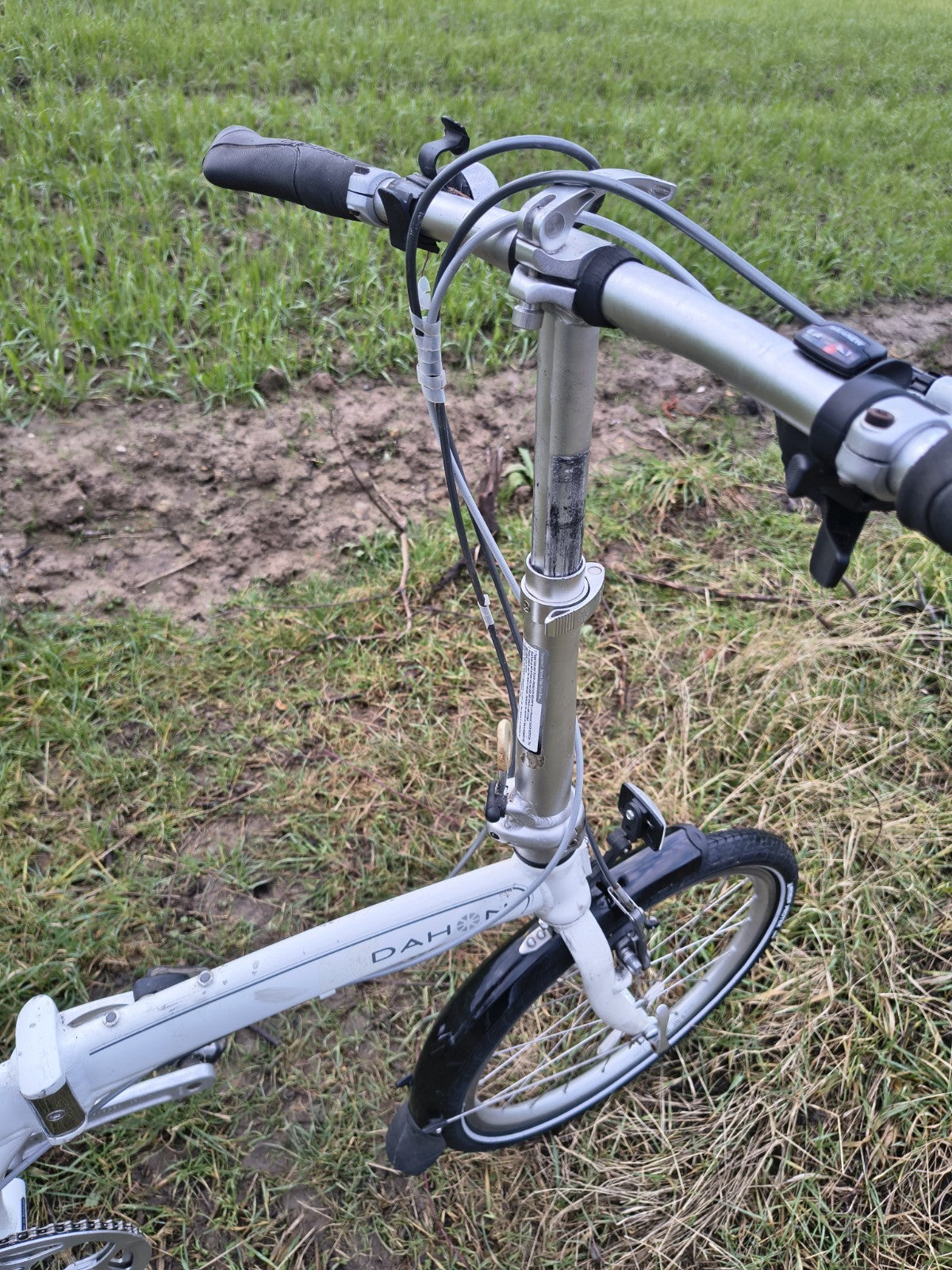 Dahon Mu P8 Folding Bike Cycle White Aluminium Frame 8 Speed 20" Wheel Serviced