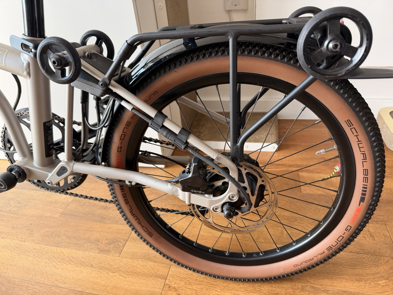Brompton elctrc G Line, trail dust white, 4 speed, Medium, pristine condition