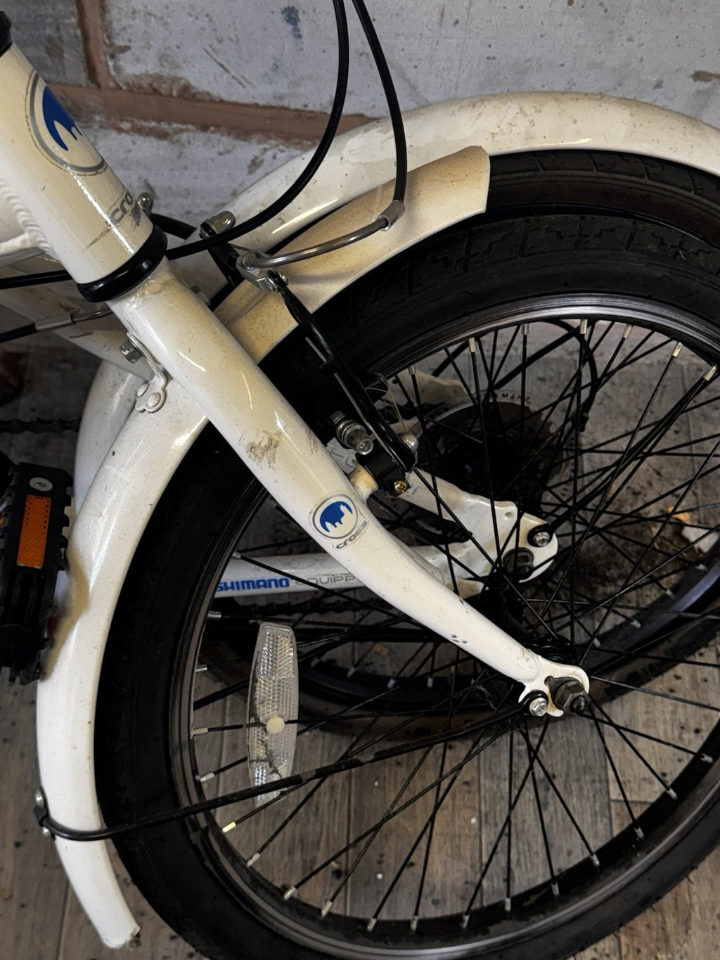 Cross CRF300 20in Folding Bike 6-Speed Shimano Derailleur Grip Shifter White