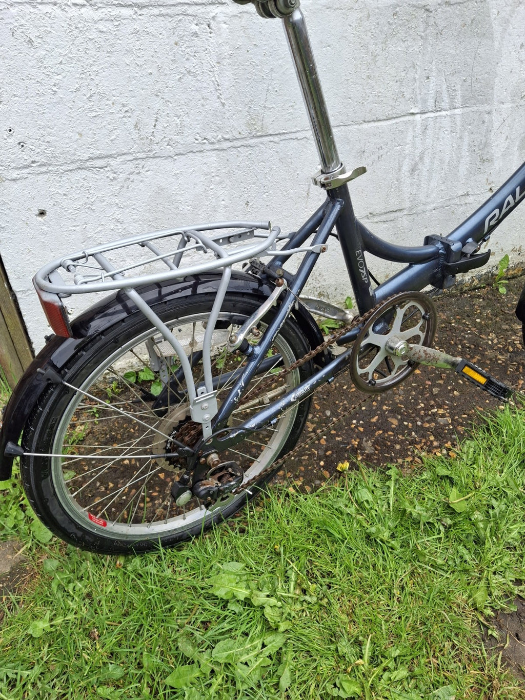 Raleigh EVO 7SP Folding Bike, Aluminum Frame, 20" Wheels, 7 Speed with Revo Grip