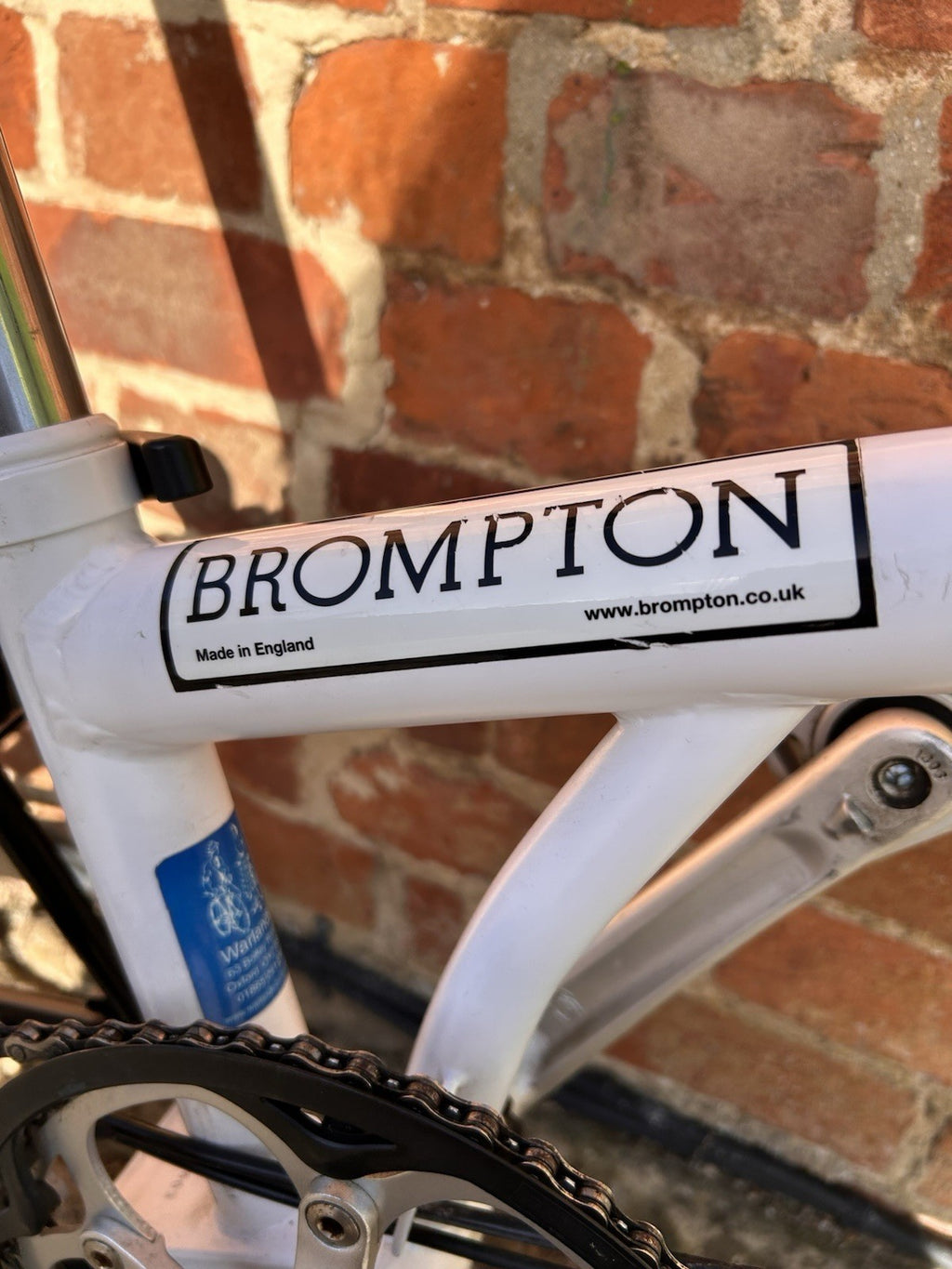 Brompton Folding Bike 16in M White/Black Mudguards Reflectors Front Bag