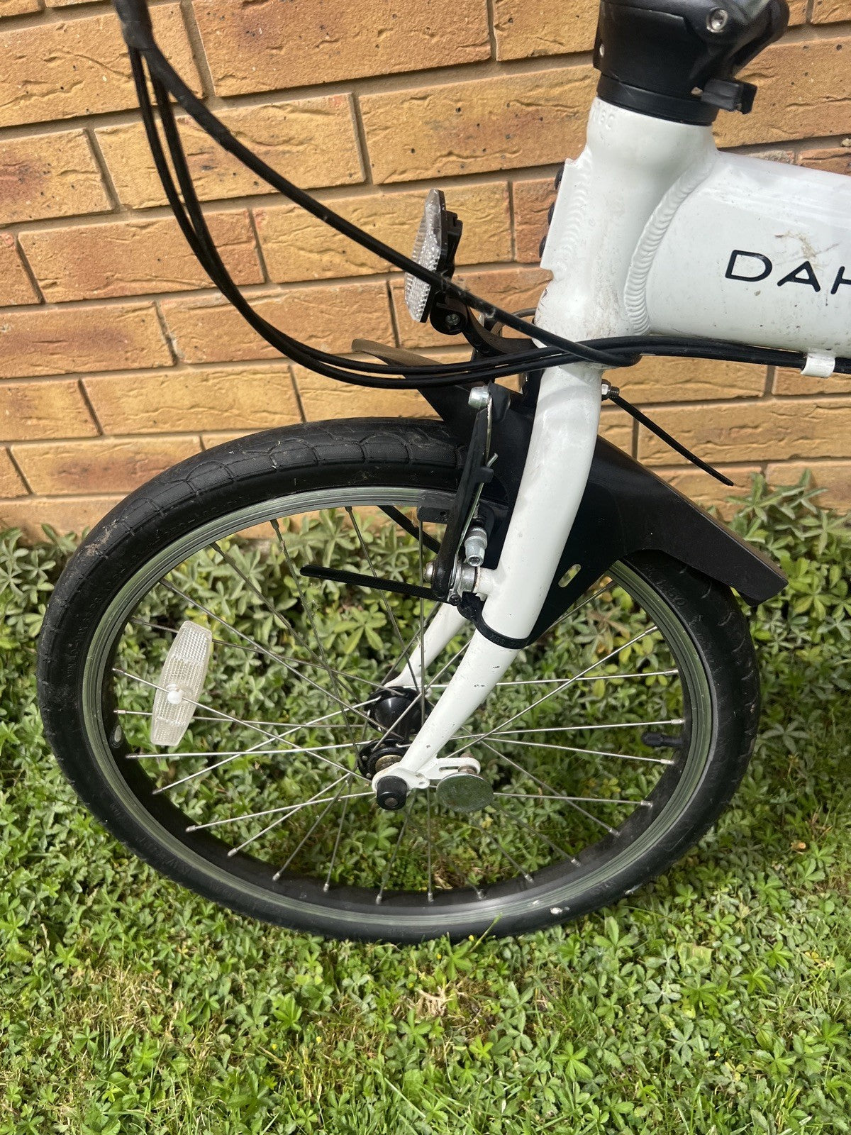 Dahon Vybe D7 Folding Bike (£599 New) white happy to ship