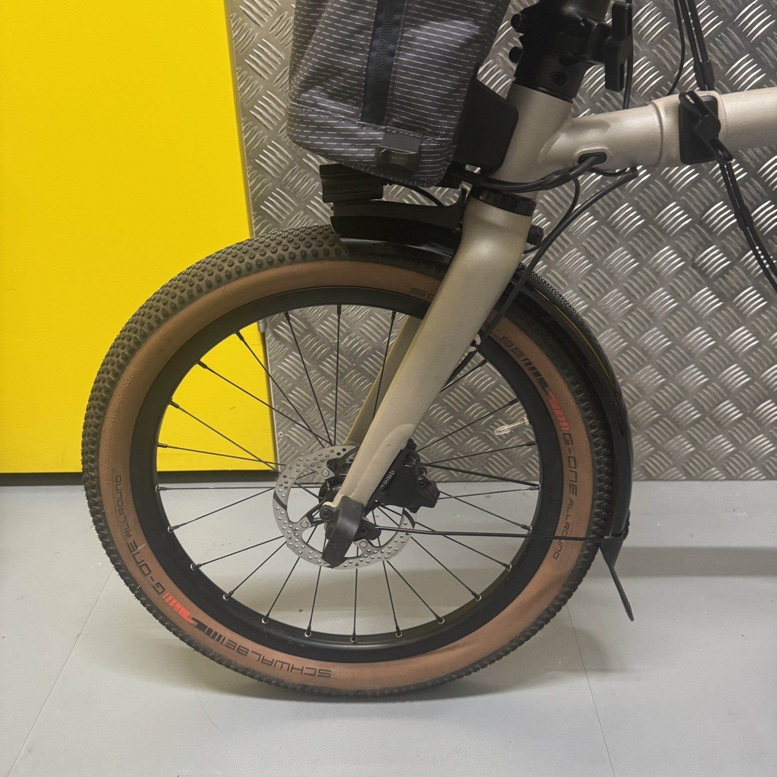 Brompton G Line 4 Speed Traildust White Folding Bike
