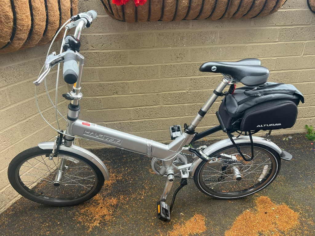 2 x Giant Halfway Folding Bike 20'' Wheels 7-Speed silver frame