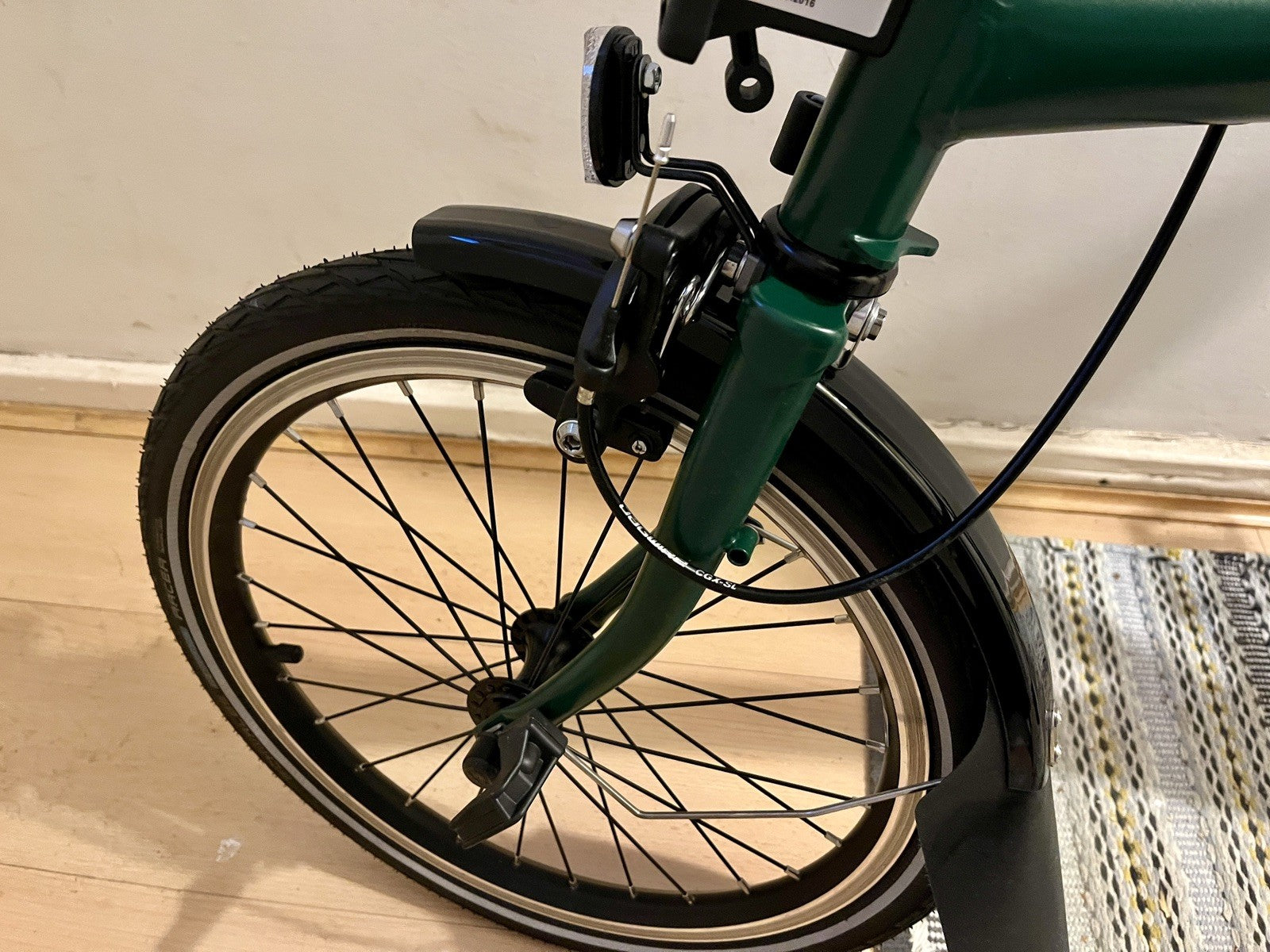 Brompton Bike 6-Speed Explore, Racing Green Mid Handlebar