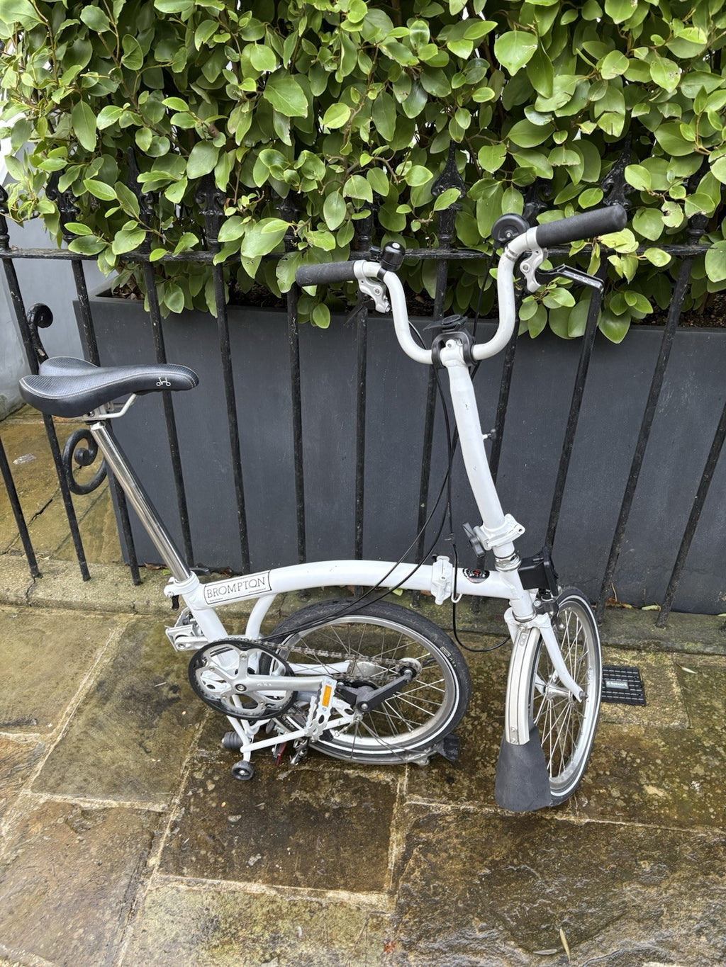 Brompton H3L 2013 White H Bars 3-Speed + ABUS Granit 53 Quad Lock Pumps Bag